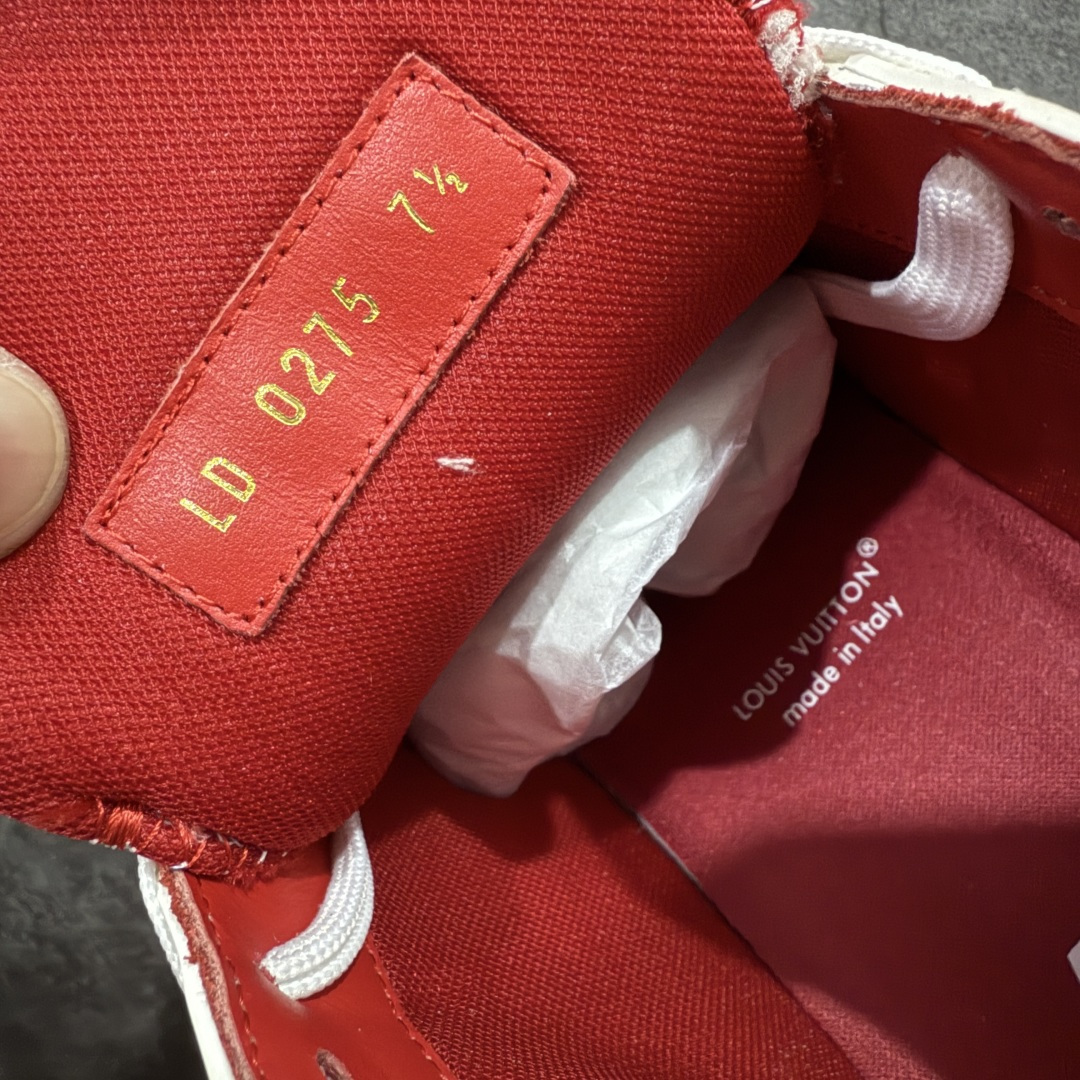 图片[7]-【天花板/Goat版】 市场最强版 没有之一的存在💪🏻 Louis Vuitton LV Trainer 系列全新版上架 手里有正品的可以对比下🆚懂货的看细节‼️ 此版品质是市场从未达到的新高度！ 整体版型 皮料 牛仔布的色差 压花纹路清晰度 后跟版型等等 都可以自行对比[机智]吊打市场所有货，怒甩十条街的那种，直接来正品对比图🆚，欢迎拿市场各大工厂的货来对比！ 尺码：35-45码-选品中心