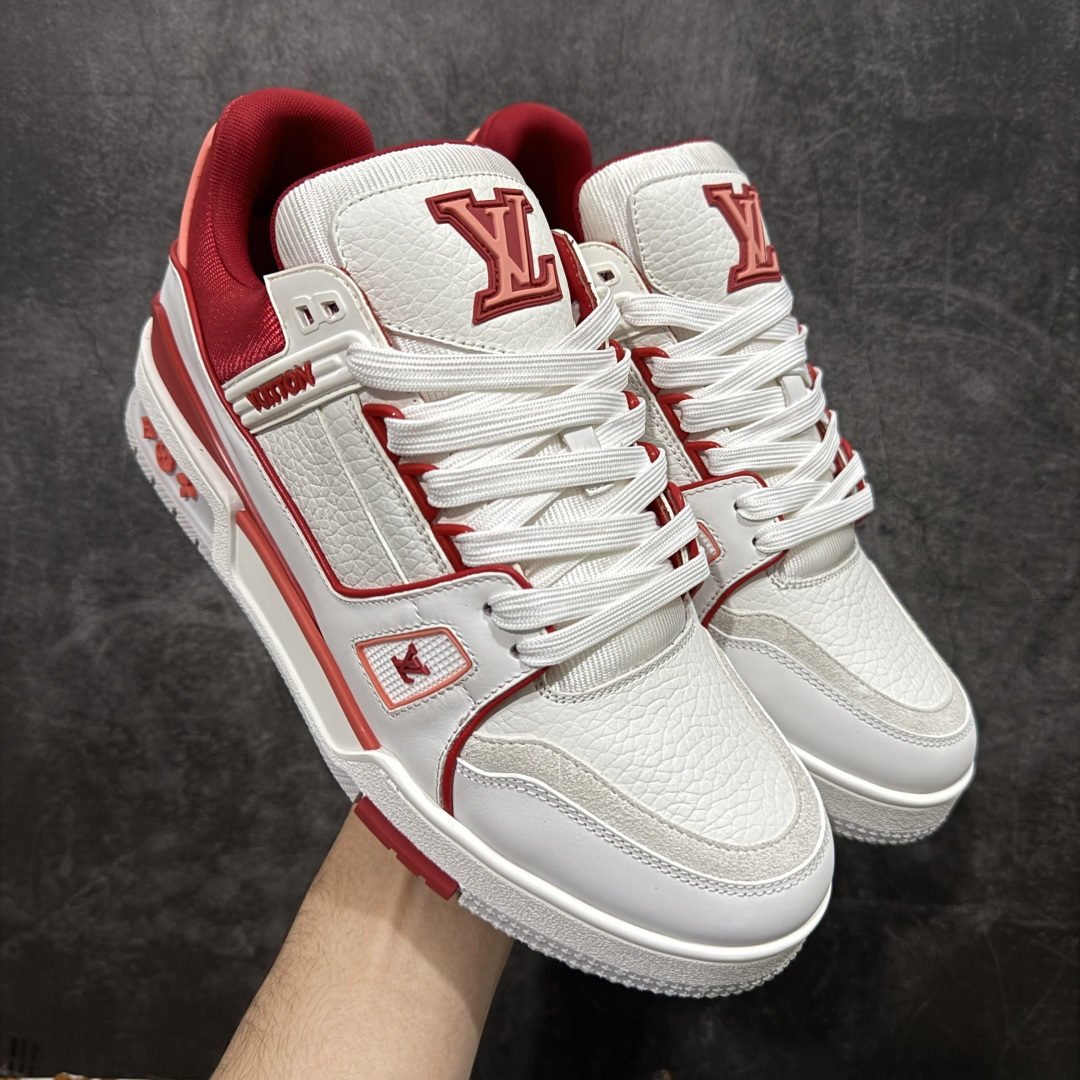 【天花板/Goat版】 市场最强版 没有之一的存在💪🏻 Louis Vuitton LV Trainer 系列全新版上架 手里有正品的可以对比下🆚懂货的看细节‼️ 此版品质是市场从未达到的新高度！ 整体版型 皮料 牛仔布的色差 压花纹路清晰度 后跟版型等等 都可以自行对比[机智]吊打市场所有货，怒甩十条街的那种，直接来正品对比图🆚，欢迎拿市场各大工厂的货来对比！ 尺码：35-45码-选品中心