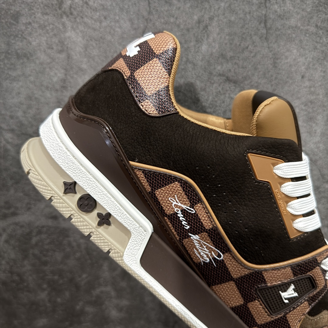 图片[7]-【天花板/Goat版】 市场最强版 没有之一的存在💪🏻 Louis Vuitton LV Trainer 系列全新版上架 手里有正品的可以对比下🆚懂货的看细节‼️ 此版品质是市场从未达到的新高度！ 整体版型 皮料 牛仔布的色差 压花纹路清晰度 后跟版型等等 都可以自行对比[机智]吊打市场所有货，怒甩十条街的那种，直接来正品对比图🆚，欢迎拿市场各大工厂的货来对比！ 尺码：35-45码-选品中心