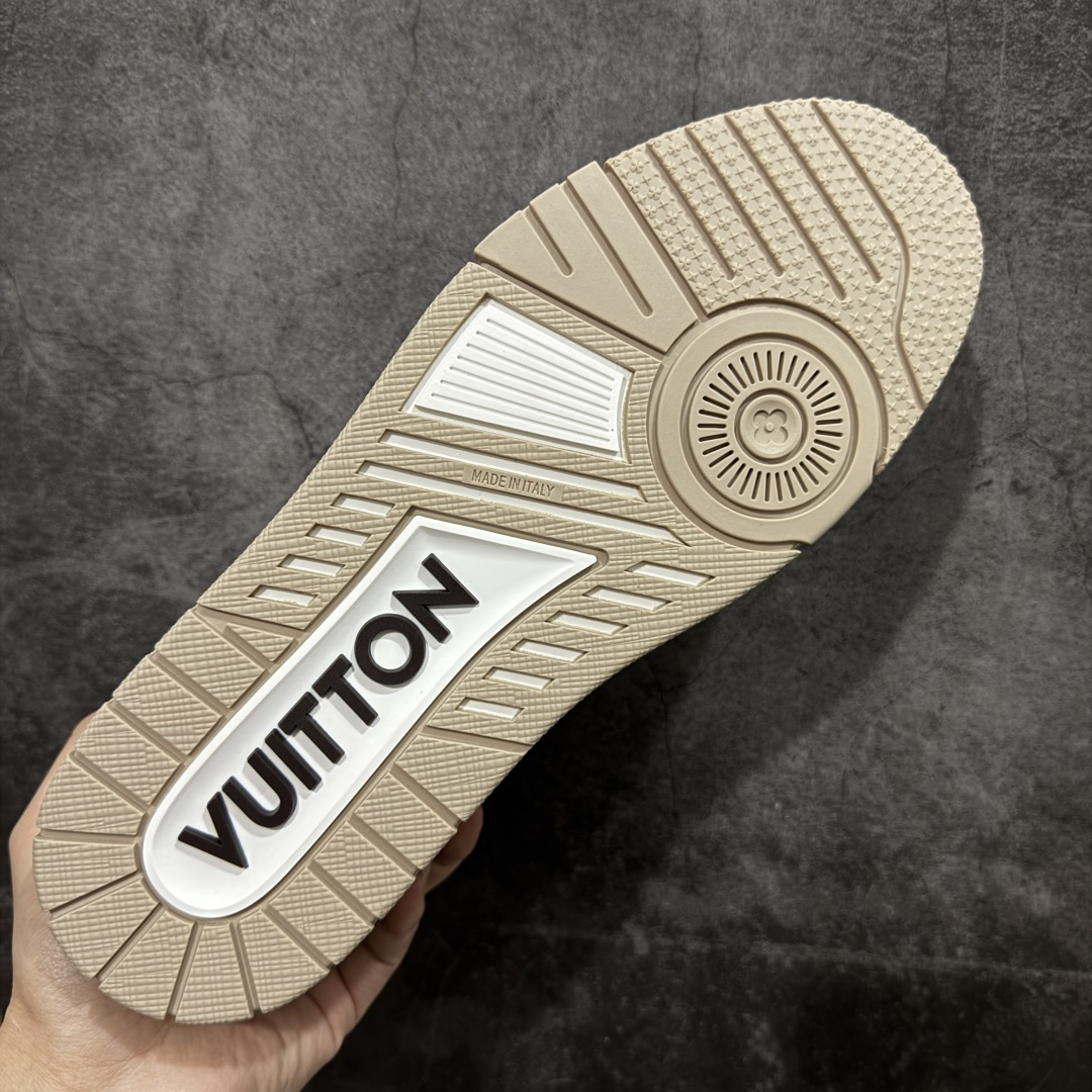 图片[9]-【天花板/Goat版】 市场最强版 没有之一的存在💪🏻 Louis Vuitton LV Trainer 系列全新版上架 手里有正品的可以对比下🆚懂货的看细节‼️ 此版品质是市场从未达到的新高度！ 整体版型 皮料 牛仔布的色差 压花纹路清晰度 后跟版型等等 都可以自行对比[机智]吊打市场所有货，怒甩十条街的那种，直接来正品对比图🆚，欢迎拿市场各大工厂的货来对比！ 尺码：35-45码-选品中心