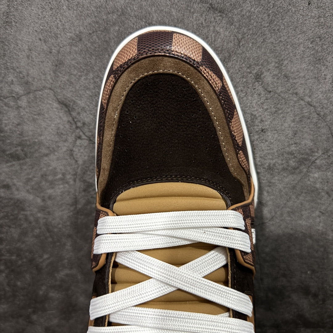 图片[5]-【天花板/Goat版】 市场最强版 没有之一的存在💪🏻 Louis Vuitton LV Trainer 系列全新版上架 手里有正品的可以对比下🆚懂货的看细节‼️ 此版品质是市场从未达到的新高度！ 整体版型 皮料 牛仔布的色差 压花纹路清晰度 后跟版型等等 都可以自行对比[机智]吊打市场所有货，怒甩十条街的那种，直接来正品对比图🆚，欢迎拿市场各大工厂的货来对比！ 尺码：35-45码-选品中心