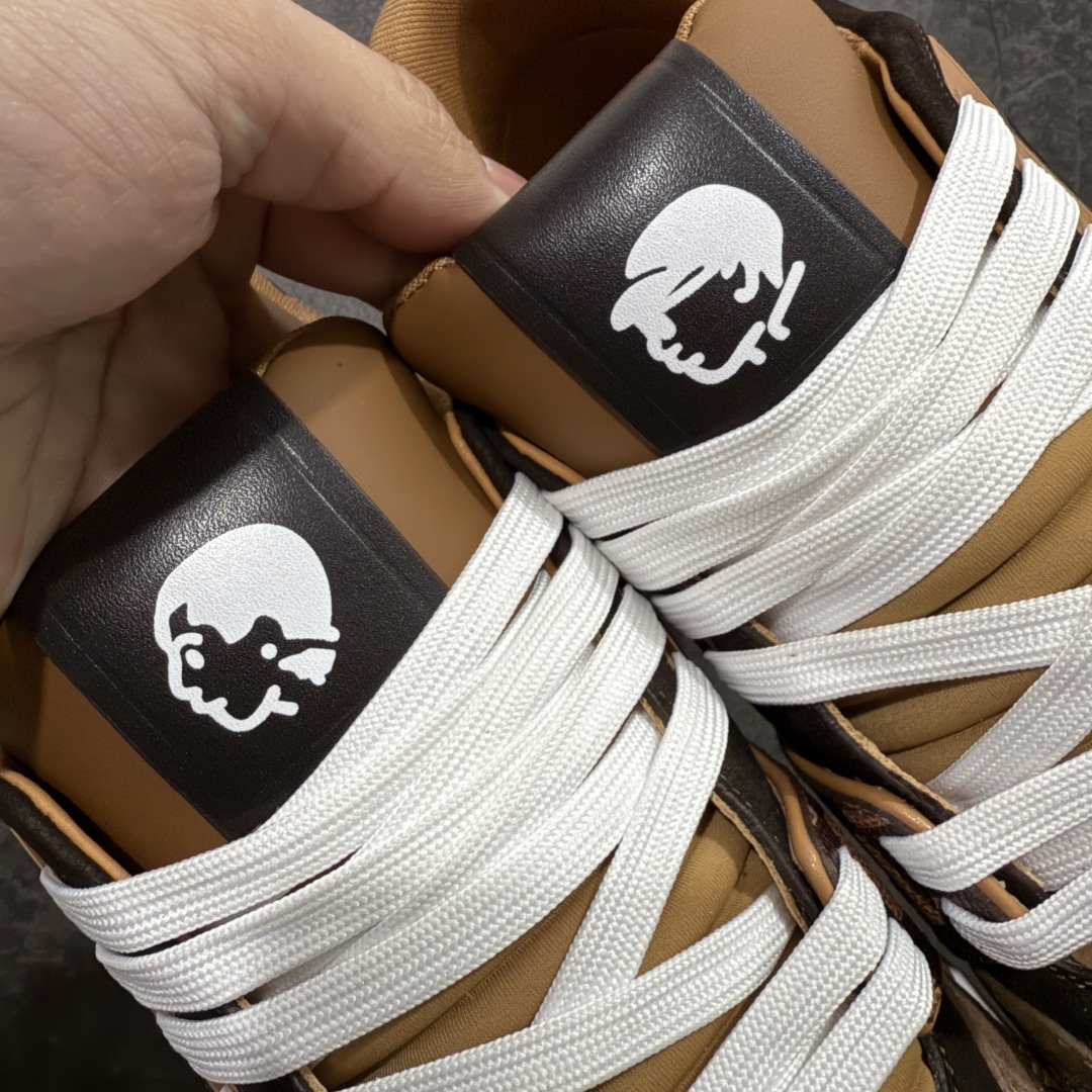 图片[6]-【天花板/Goat版】 市场最强版 没有之一的存在💪🏻 Louis Vuitton LV Trainer 系列全新版上架 手里有正品的可以对比下🆚懂货的看细节‼️ 此版品质是市场从未达到的新高度！ 整体版型 皮料 牛仔布的色差 压花纹路清晰度 后跟版型等等 都可以自行对比[机智]吊打市场所有货，怒甩十条街的那种，直接来正品对比图🆚，欢迎拿市场各大工厂的货来对比！ 尺码：35-45码-选品中心