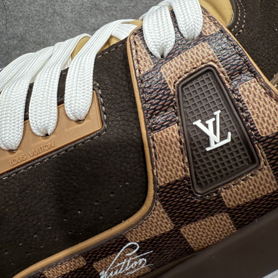 图片[4]-【天花板/Goat版】 市场最强版 没有之一的存在💪🏻 Louis Vuitton LV Trainer 系列全新版上架 手里有正品的可以对比下🆚懂货的看细节‼️ 此版品质是市场从未达到的新高度！ 整体版型 皮料 牛仔布的色差 压花纹路清晰度 后跟版型等等 都可以自行对比[机智]吊打市场所有货，怒甩十条街的那种，直接来正品对比图🆚，欢迎拿市场各大工厂的货来对比！ 尺码：35-45码-选品中心