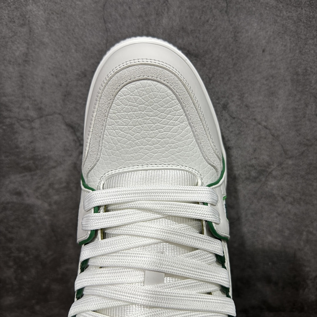 图片[5]-【天花板/Goat版】 市场最强版 没有之一的存在💪🏻 Louis Vuitton LV Trainer 系列全新版上架 手里有正品的可以对比下🆚懂货的看细节‼️ 此版品质是市场从未达到的新高度！ 整体版型 皮料 牛仔布的色差 压花纹路清晰度 后跟版型等等 都可以自行对比[机智]吊打市场所有货，怒甩十条街的那种，直接来正品对比图🆚，欢迎拿市场各大工厂的货来对比！ 尺码：35-45码-选品中心