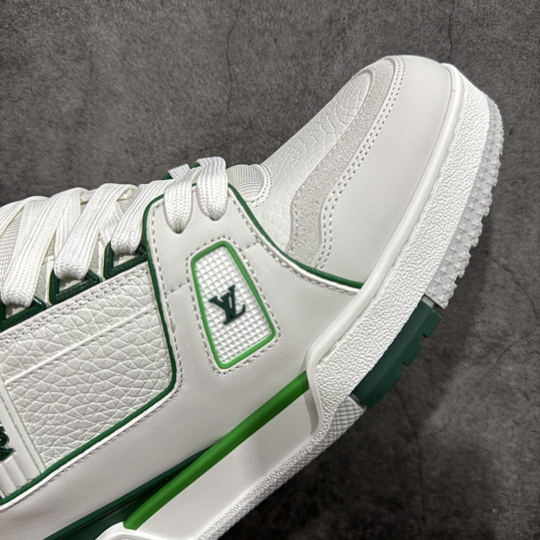 图片[6]-【天花板/Goat版】 市场最强版 没有之一的存在💪🏻 Louis Vuitton LV Trainer 系列全新版上架 手里有正品的可以对比下🆚懂货的看细节‼️ 此版品质是市场从未达到的新高度！ 整体版型 皮料 牛仔布的色差 压花纹路清晰度 后跟版型等等 都可以自行对比[机智]吊打市场所有货，怒甩十条街的那种，直接来正品对比图🆚，欢迎拿市场各大工厂的货来对比！ 尺码：35-45码-选品中心