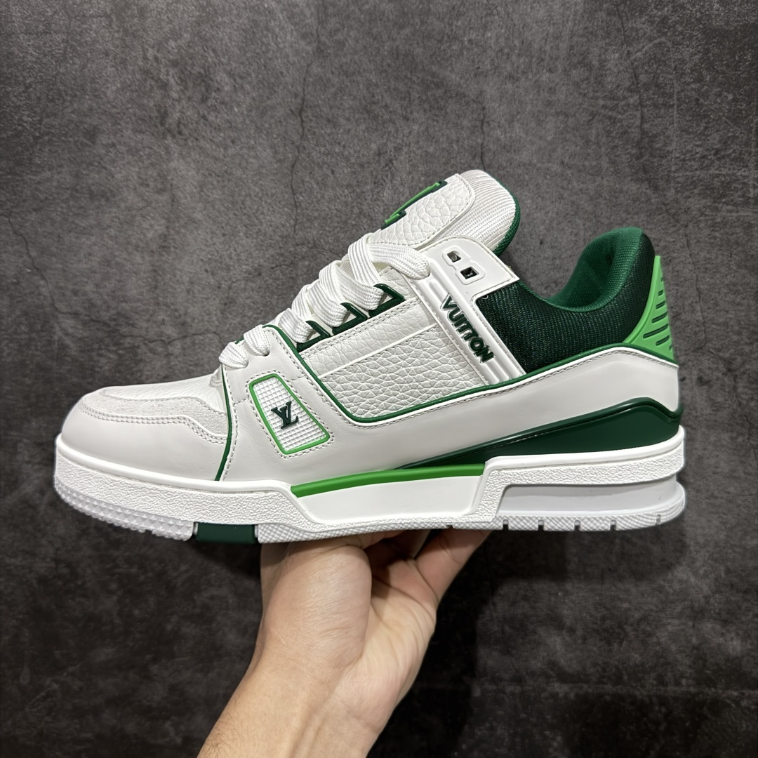 图片[2]-【天花板/Goat版】 市场最强版 没有之一的存在💪🏻 Louis Vuitton LV Trainer 系列全新版上架 手里有正品的可以对比下🆚懂货的看细节‼️ 此版品质是市场从未达到的新高度！ 整体版型 皮料 牛仔布的色差 压花纹路清晰度 后跟版型等等 都可以自行对比[机智]吊打市场所有货，怒甩十条街的那种，直接来正品对比图🆚，欢迎拿市场各大工厂的货来对比！ 尺码：35-45码-选品中心