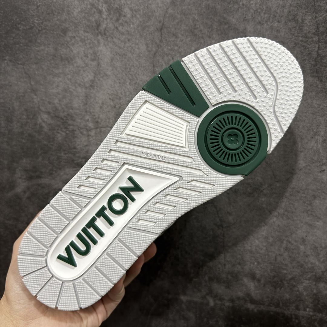 图片[9]-【天花板/Goat版】 市场最强版 没有之一的存在💪🏻 Louis Vuitton LV Trainer 系列全新版上架 手里有正品的可以对比下🆚懂货的看细节‼️ 此版品质是市场从未达到的新高度！ 整体版型 皮料 牛仔布的色差 压花纹路清晰度 后跟版型等等 都可以自行对比[机智]吊打市场所有货，怒甩十条街的那种，直接来正品对比图🆚，欢迎拿市场各大工厂的货来对比！ 尺码：35-45码-选品中心