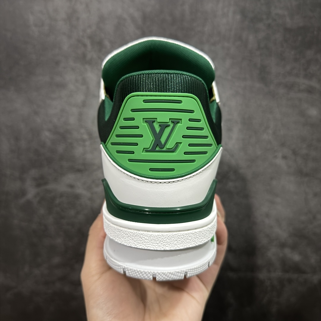 图片[4]-【天花板/Goat版】 市场最强版 没有之一的存在💪🏻 Louis Vuitton LV Trainer 系列全新版上架 手里有正品的可以对比下🆚懂货的看细节‼️ 此版品质是市场从未达到的新高度！ 整体版型 皮料 牛仔布的色差 压花纹路清晰度 后跟版型等等 都可以自行对比[机智]吊打市场所有货，怒甩十条街的那种，直接来正品对比图🆚，欢迎拿市场各大工厂的货来对比！ 尺码：35-45码-选品中心