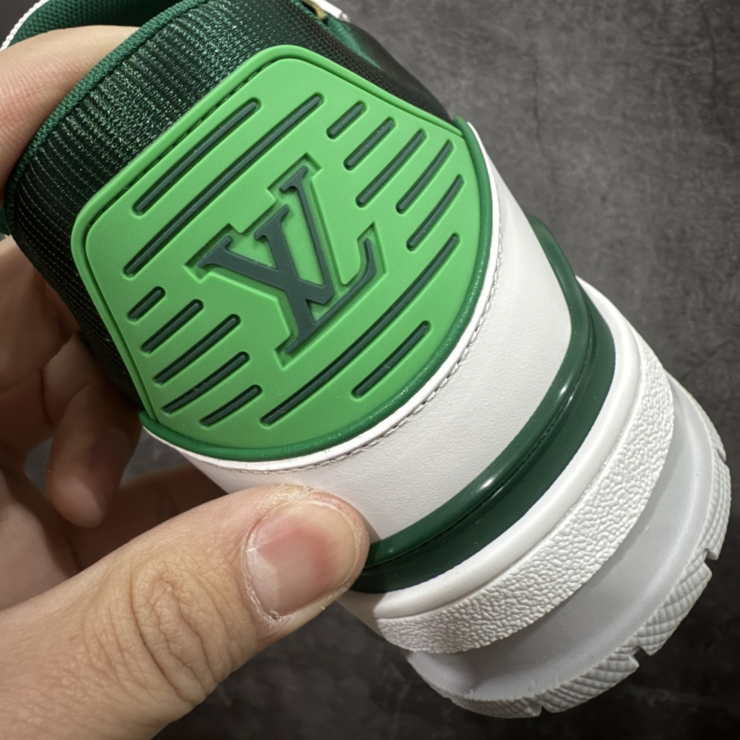 图片[2]-【天花板/Goat版】 市场最强版 没有之一的存在💪🏻 Louis Vuitton LV Trainer 系列全新版上架 手里有正品的可以对比下🆚懂货的看细节‼️ 此版品质是市场从未达到的新高度！ 整体版型 皮料 牛仔布的色差 压花纹路清晰度 后跟版型等等 都可以自行对比[机智]吊打市场所有货，怒甩十条街的那种，直接来正品对比图🆚，欢迎拿市场各大工厂的货来对比！ 尺码：35-45码-选品中心