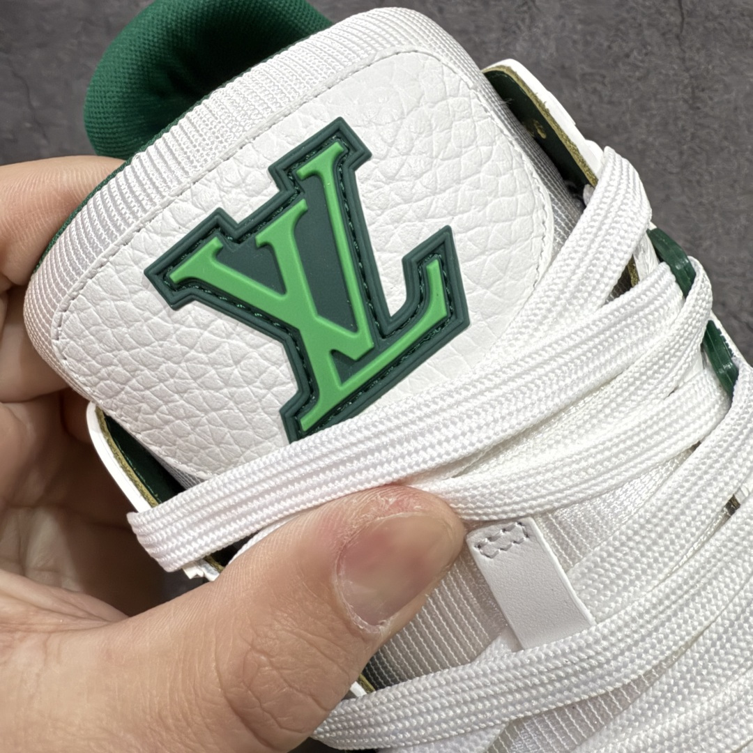 图片[6]-【天花板/Goat版】 市场最强版 没有之一的存在💪🏻 Louis Vuitton LV Trainer 系列全新版上架 手里有正品的可以对比下🆚懂货的看细节‼️ 此版品质是市场从未达到的新高度！ 整体版型 皮料 牛仔布的色差 压花纹路清晰度 后跟版型等等 都可以自行对比[机智]吊打市场所有货，怒甩十条街的那种，直接来正品对比图🆚，欢迎拿市场各大工厂的货来对比！ 尺码：35-45码-选品中心