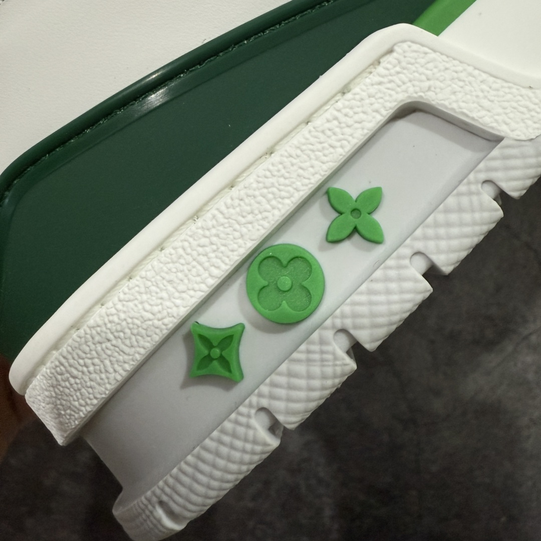 图片[3]-【天花板/Goat版】 市场最强版 没有之一的存在💪🏻 Louis Vuitton LV Trainer 系列全新版上架 手里有正品的可以对比下🆚懂货的看细节‼️ 此版品质是市场从未达到的新高度！ 整体版型 皮料 牛仔布的色差 压花纹路清晰度 后跟版型等等 都可以自行对比[机智]吊打市场所有货，怒甩十条街的那种，直接来正品对比图🆚，欢迎拿市场各大工厂的货来对比！ 尺码：35-45码-选品中心