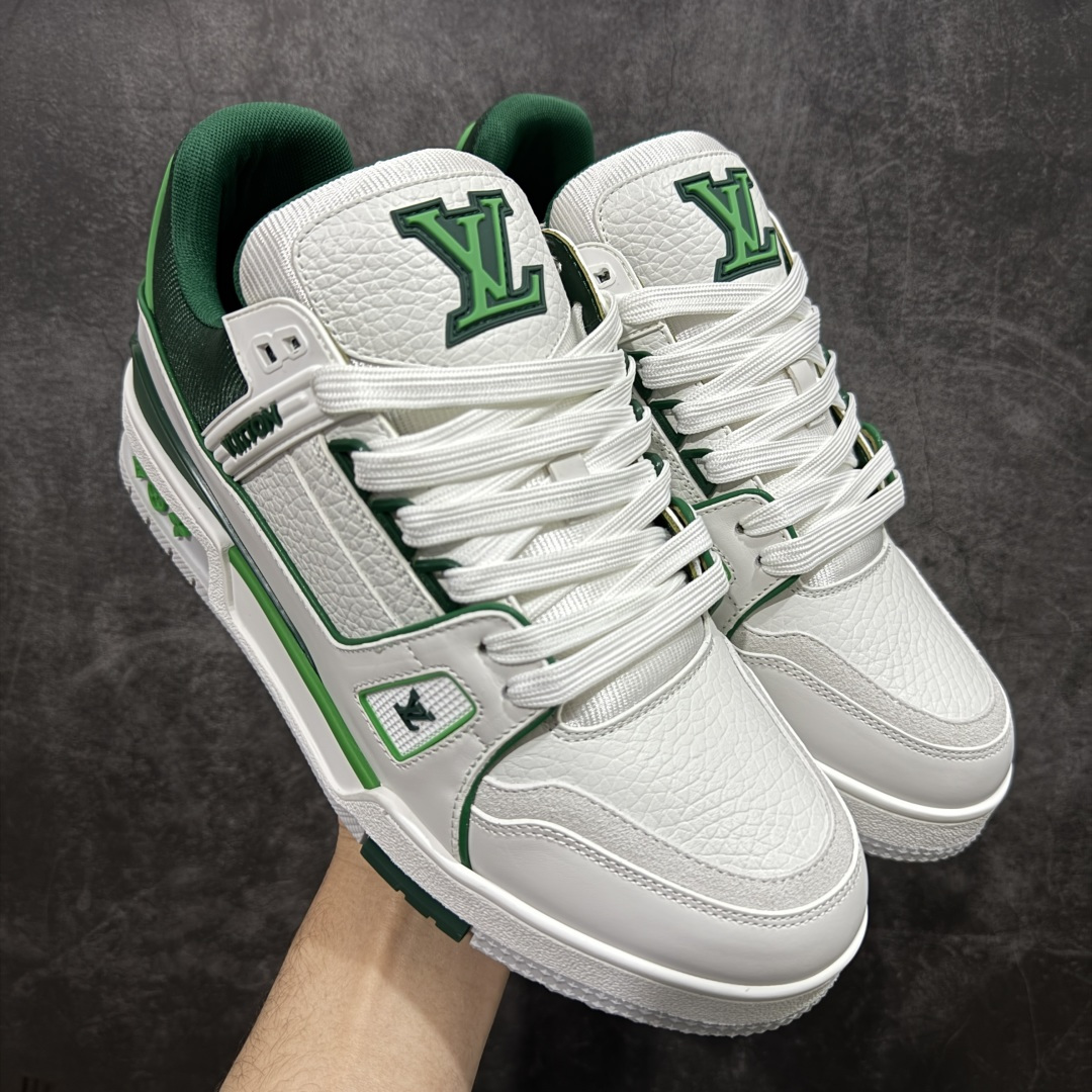 【天花板/Goat版】 市场最强版 没有之一的存在💪🏻 Louis Vuitton LV Trainer 系列全新版上架 手里有正品的可以对比下🆚懂货的看细节‼️ 此版品质是市场从未达到的新高度！ 整体版型 皮料 牛仔布的色差 压花纹路清晰度 后跟版型等等 都可以自行对比[机智]吊打市场所有货，怒甩十条街的那种，直接来正品对比图🆚，欢迎拿市场各大工厂的货来对比！ 尺码：35-45码-选品中心