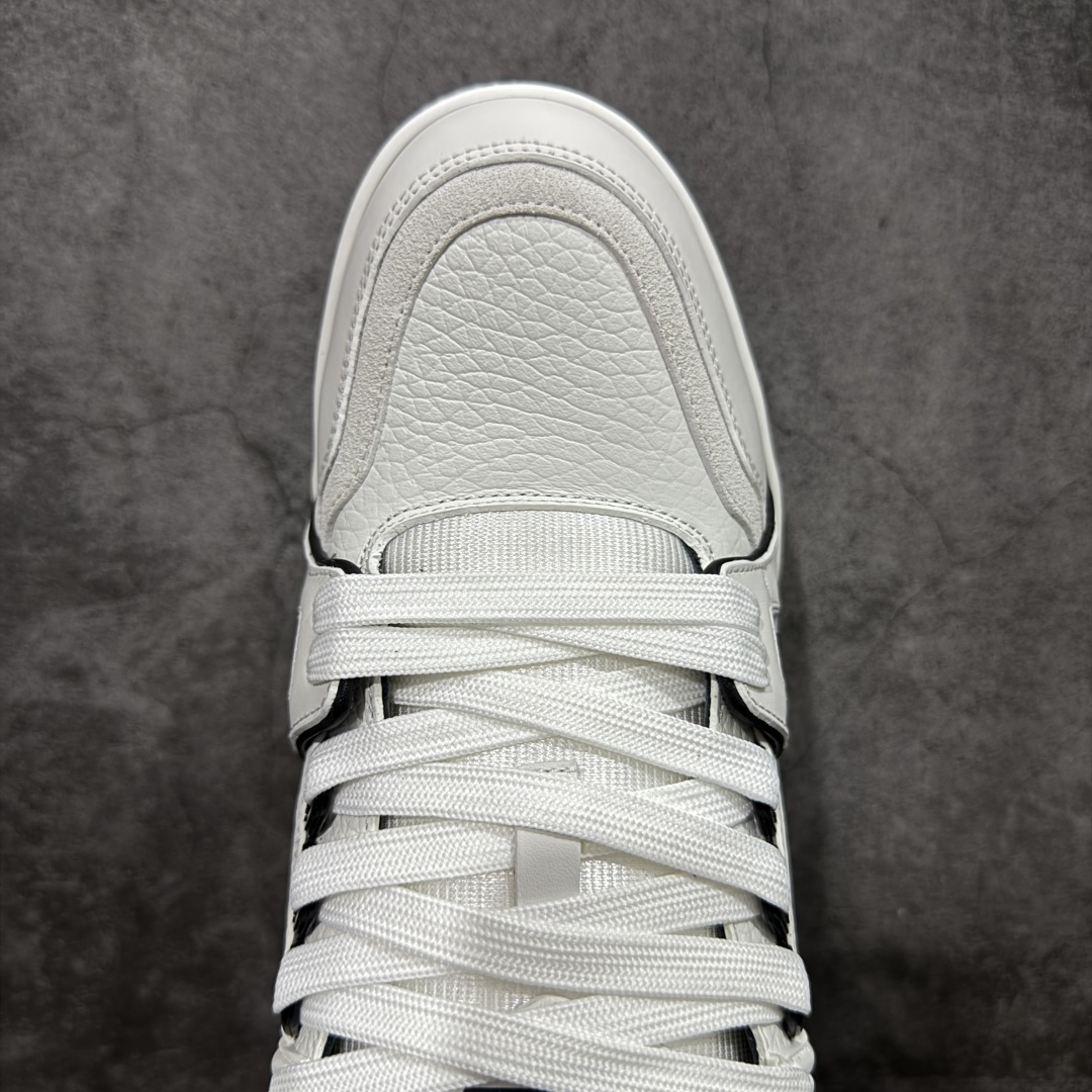 图片[5]-【天花板/Goat版】 市场最强版 没有之一的存在💪🏻 Louis Vuitton LV Trainer 系列全新版上架 手里有正品的可以对比下🆚懂货的看细节‼️ 此版品质是市场从未达到的新高度！ 整体版型 皮料 牛仔布的色差 压花纹路清晰度 后跟版型等等 都可以自行对比[机智]吊打市场所有货，怒甩十条街的那种，直接来正品对比图🆚，欢迎拿市场各大工厂的货来对比！ 尺码：35-45码-选品中心