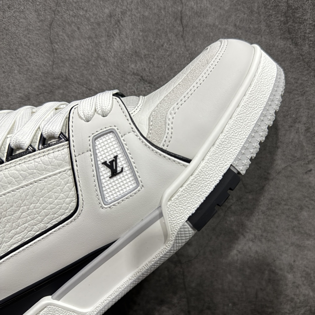 图片[6]-【天花板/Goat版】 市场最强版 没有之一的存在💪🏻 Louis Vuitton LV Trainer 系列全新版上架 手里有正品的可以对比下🆚懂货的看细节‼️ 此版品质是市场从未达到的新高度！ 整体版型 皮料 牛仔布的色差 压花纹路清晰度 后跟版型等等 都可以自行对比[机智]吊打市场所有货，怒甩十条街的那种，直接来正品对比图🆚，欢迎拿市场各大工厂的货来对比！ 尺码：35-45码-选品中心