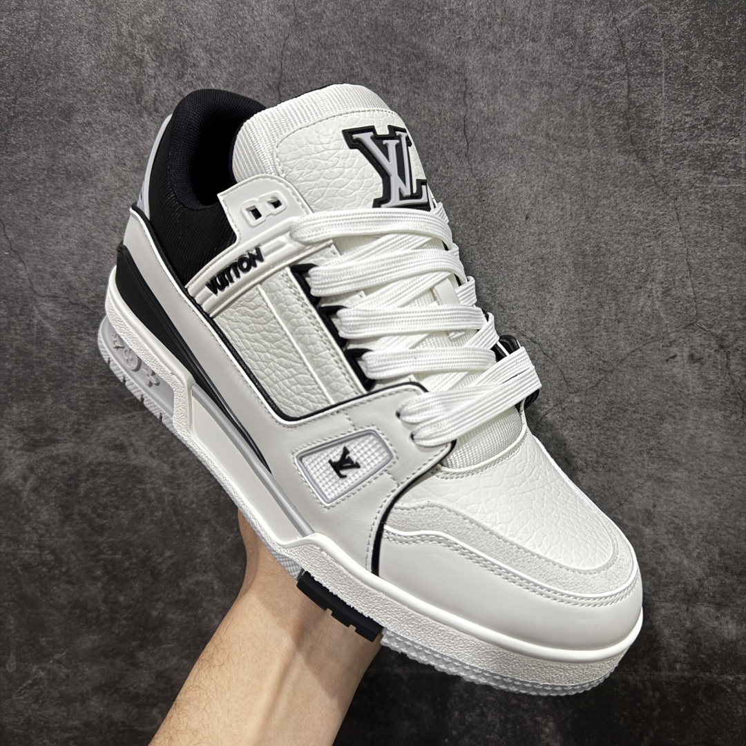 图片[3]-【天花板/Goat版】 市场最强版 没有之一的存在💪🏻 Louis Vuitton LV Trainer 系列全新版上架 手里有正品的可以对比下🆚懂货的看细节‼️ 此版品质是市场从未达到的新高度！ 整体版型 皮料 牛仔布的色差 压花纹路清晰度 后跟版型等等 都可以自行对比[机智]吊打市场所有货，怒甩十条街的那种，直接来正品对比图🆚，欢迎拿市场各大工厂的货来对比！ 尺码：35-45码-选品中心