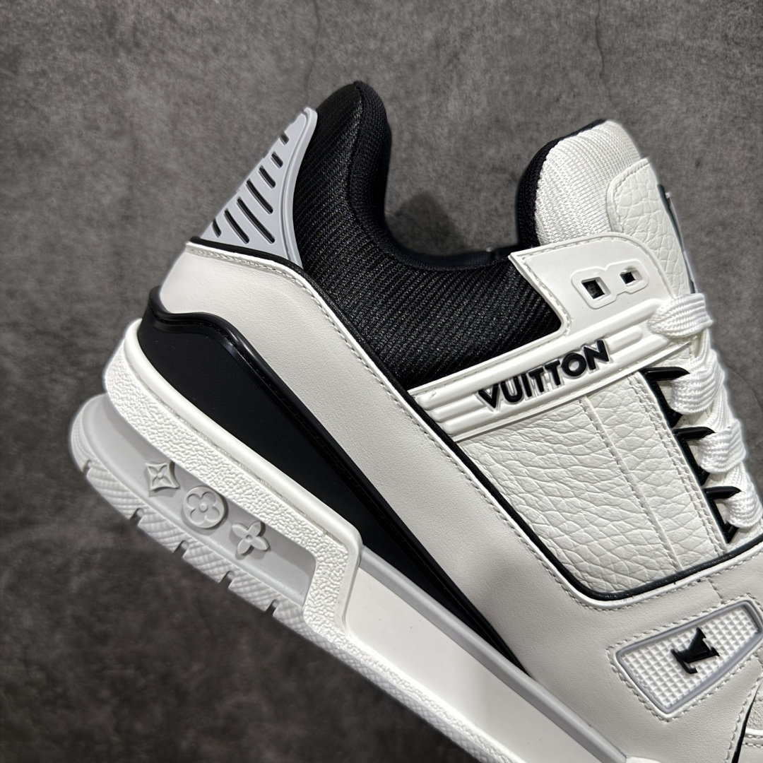 图片[7]-【天花板/Goat版】 市场最强版 没有之一的存在💪🏻 Louis Vuitton LV Trainer 系列全新版上架 手里有正品的可以对比下🆚懂货的看细节‼️ 此版品质是市场从未达到的新高度！ 整体版型 皮料 牛仔布的色差 压花纹路清晰度 后跟版型等等 都可以自行对比[机智]吊打市场所有货，怒甩十条街的那种，直接来正品对比图🆚，欢迎拿市场各大工厂的货来对比！ 尺码：35-45码-选品中心