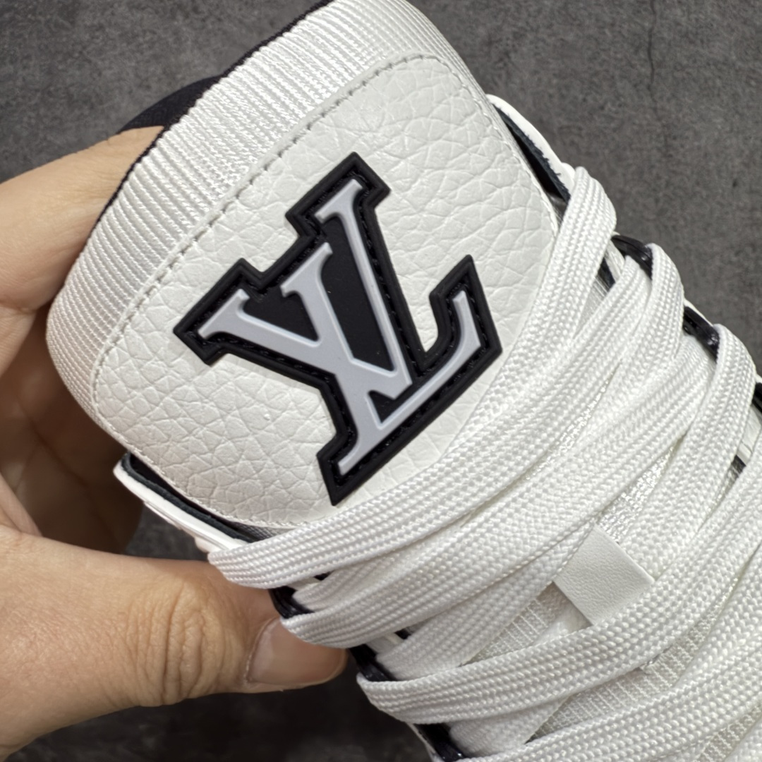 图片[6]-【天花板/Goat版】 市场最强版 没有之一的存在💪🏻 Louis Vuitton LV Trainer 系列全新版上架 手里有正品的可以对比下🆚懂货的看细节‼️ 此版品质是市场从未达到的新高度！ 整体版型 皮料 牛仔布的色差 压花纹路清晰度 后跟版型等等 都可以自行对比[机智]吊打市场所有货，怒甩十条街的那种，直接来正品对比图🆚，欢迎拿市场各大工厂的货来对比！ 尺码：35-45码-选品中心