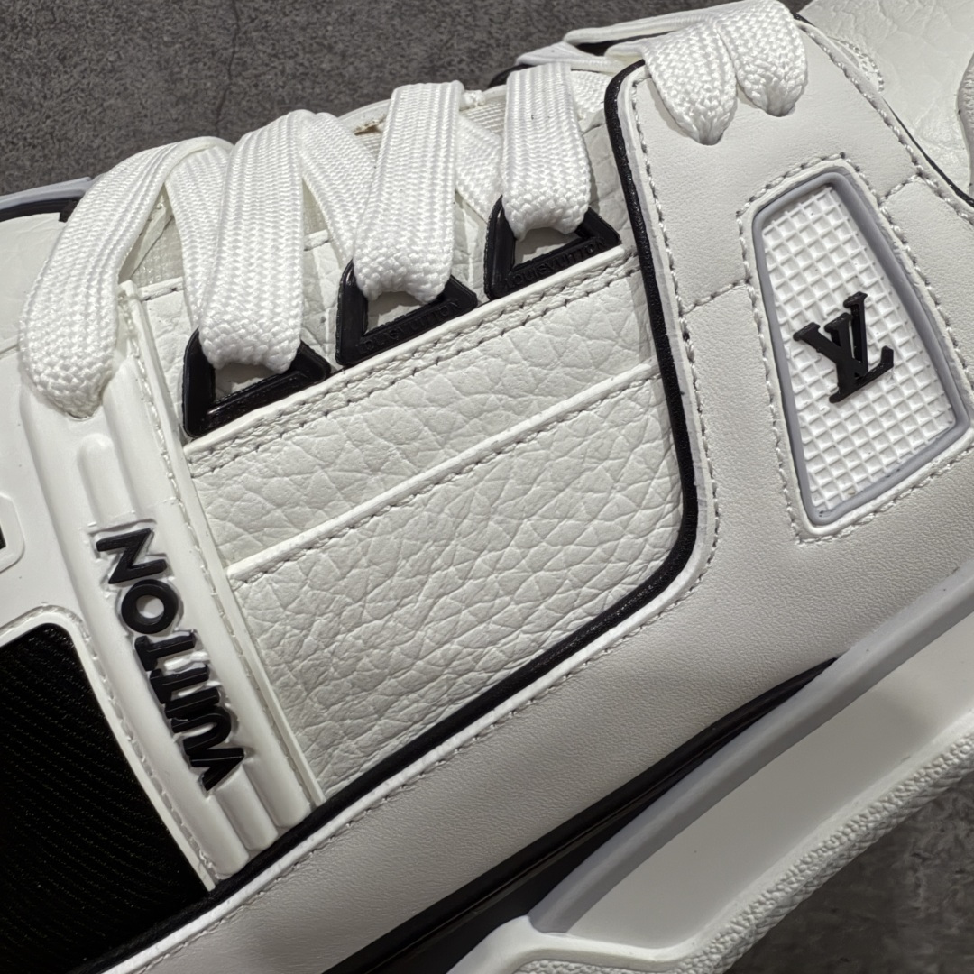 图片[4]-【天花板/Goat版】 市场最强版 没有之一的存在💪🏻 Louis Vuitton LV Trainer 系列全新版上架 手里有正品的可以对比下🆚懂货的看细节‼️ 此版品质是市场从未达到的新高度！ 整体版型 皮料 牛仔布的色差 压花纹路清晰度 后跟版型等等 都可以自行对比[机智]吊打市场所有货，怒甩十条街的那种，直接来正品对比图🆚，欢迎拿市场各大工厂的货来对比！ 尺码：35-45码-选品中心