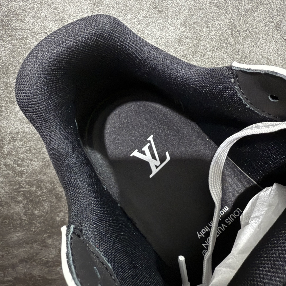 图片[8]-【天花板/Goat版】 市场最强版 没有之一的存在💪🏻 Louis Vuitton LV Trainer 系列全新版上架 手里有正品的可以对比下🆚懂货的看细节‼️ 此版品质是市场从未达到的新高度！ 整体版型 皮料 牛仔布的色差 压花纹路清晰度 后跟版型等等 都可以自行对比[机智]吊打市场所有货，怒甩十条街的那种，直接来正品对比图🆚，欢迎拿市场各大工厂的货来对比！ 尺码：35-45码-选品中心