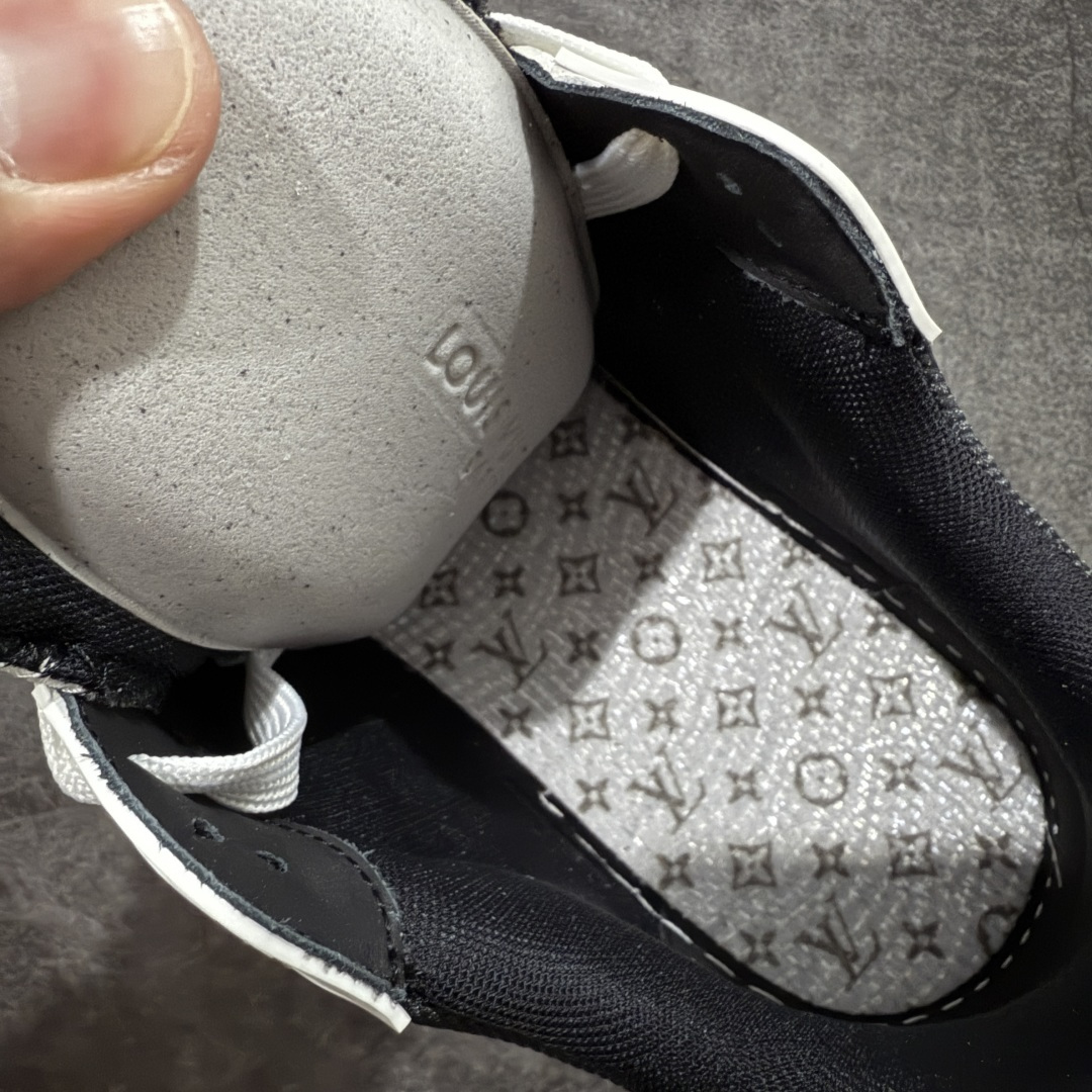 图片[9]-【天花板/Goat版】 市场最强版 没有之一的存在💪🏻 Louis Vuitton LV Trainer 系列全新版上架 手里有正品的可以对比下🆚懂货的看细节‼️ 此版品质是市场从未达到的新高度！ 整体版型 皮料 牛仔布的色差 压花纹路清晰度 后跟版型等等 都可以自行对比[机智]吊打市场所有货，怒甩十条街的那种，直接来正品对比图🆚，欢迎拿市场各大工厂的货来对比！ 尺码：35-45码-选品中心