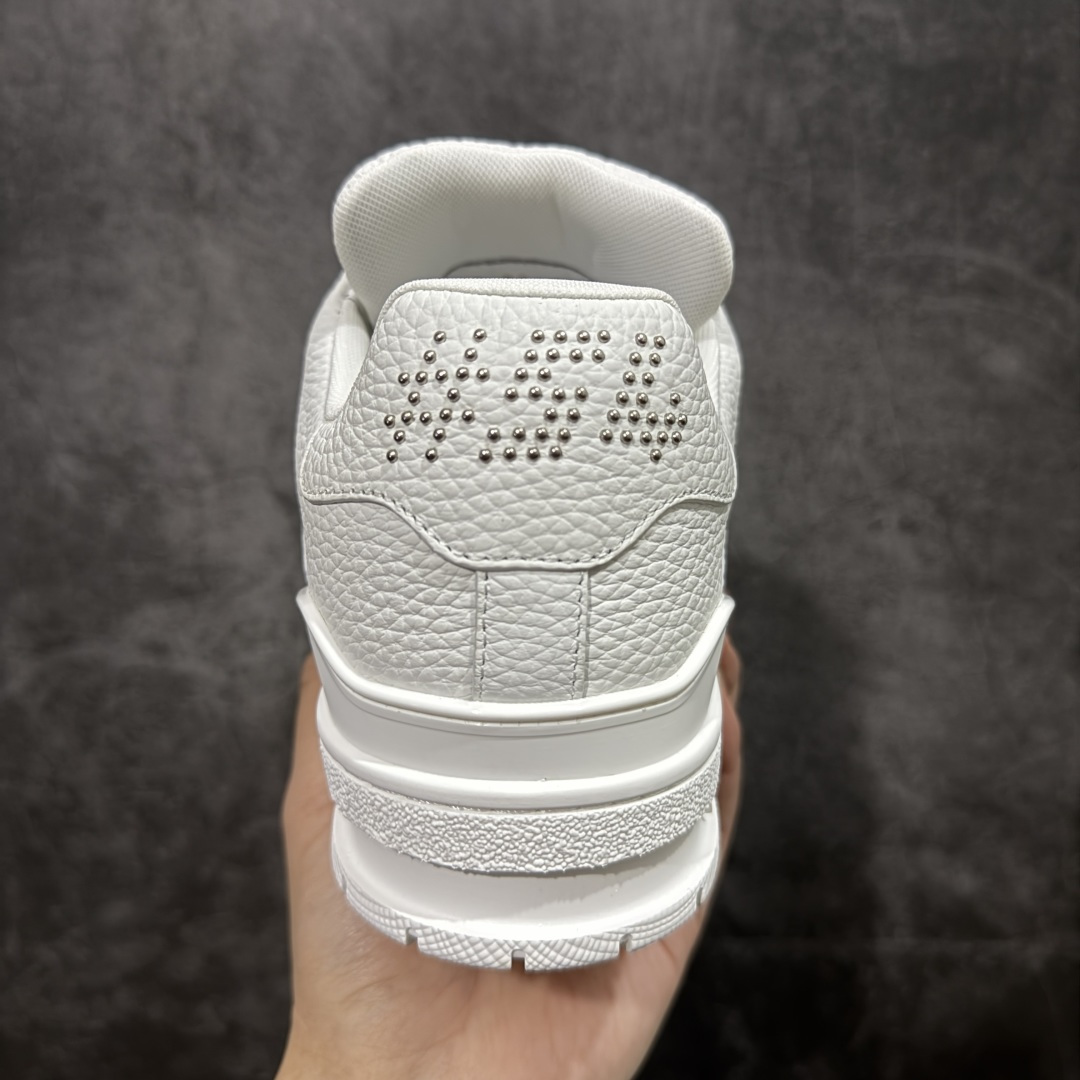 图片[4]-【天花板/Goat版】 市场最强版 没有之一的存在💪🏻 Louis Vuitton LV Trainer 系列全新版上架 手里有正品的可以对比下🆚懂货的看细节‼️ 此版品质是市场从未达到的新高度！ 整体版型 皮料 牛仔布的色差 压花纹路清晰度 后跟版型等等 都可以自行对比[机智]吊打市场所有货，怒甩十条街的那种，直接来正品对比图🆚，欢迎拿市场各大工厂的货来对比！ 尺码：35-45码-选品中心