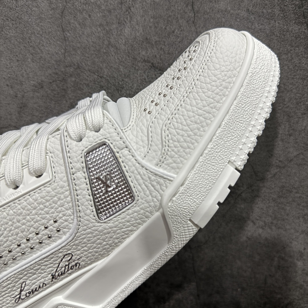 图片[6]-【天花板/Goat版】 市场最强版 没有之一的存在💪🏻 Louis Vuitton LV Trainer 系列全新版上架 手里有正品的可以对比下🆚懂货的看细节‼️ 此版品质是市场从未达到的新高度！ 整体版型 皮料 牛仔布的色差 压花纹路清晰度 后跟版型等等 都可以自行对比[机智]吊打市场所有货，怒甩十条街的那种，直接来正品对比图🆚，欢迎拿市场各大工厂的货来对比！ 尺码：35-45码-选品中心