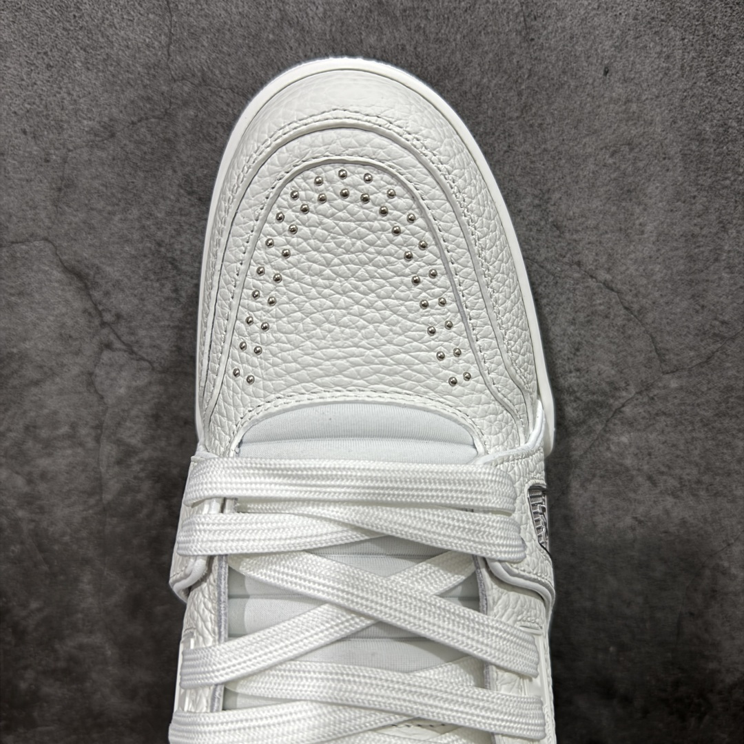 图片[5]-【天花板/Goat版】 市场最强版 没有之一的存在💪🏻 Louis Vuitton LV Trainer 系列全新版上架 手里有正品的可以对比下🆚懂货的看细节‼️ 此版品质是市场从未达到的新高度！ 整体版型 皮料 牛仔布的色差 压花纹路清晰度 后跟版型等等 都可以自行对比[机智]吊打市场所有货，怒甩十条街的那种，直接来正品对比图🆚，欢迎拿市场各大工厂的货来对比！ 尺码：35-45码-选品中心