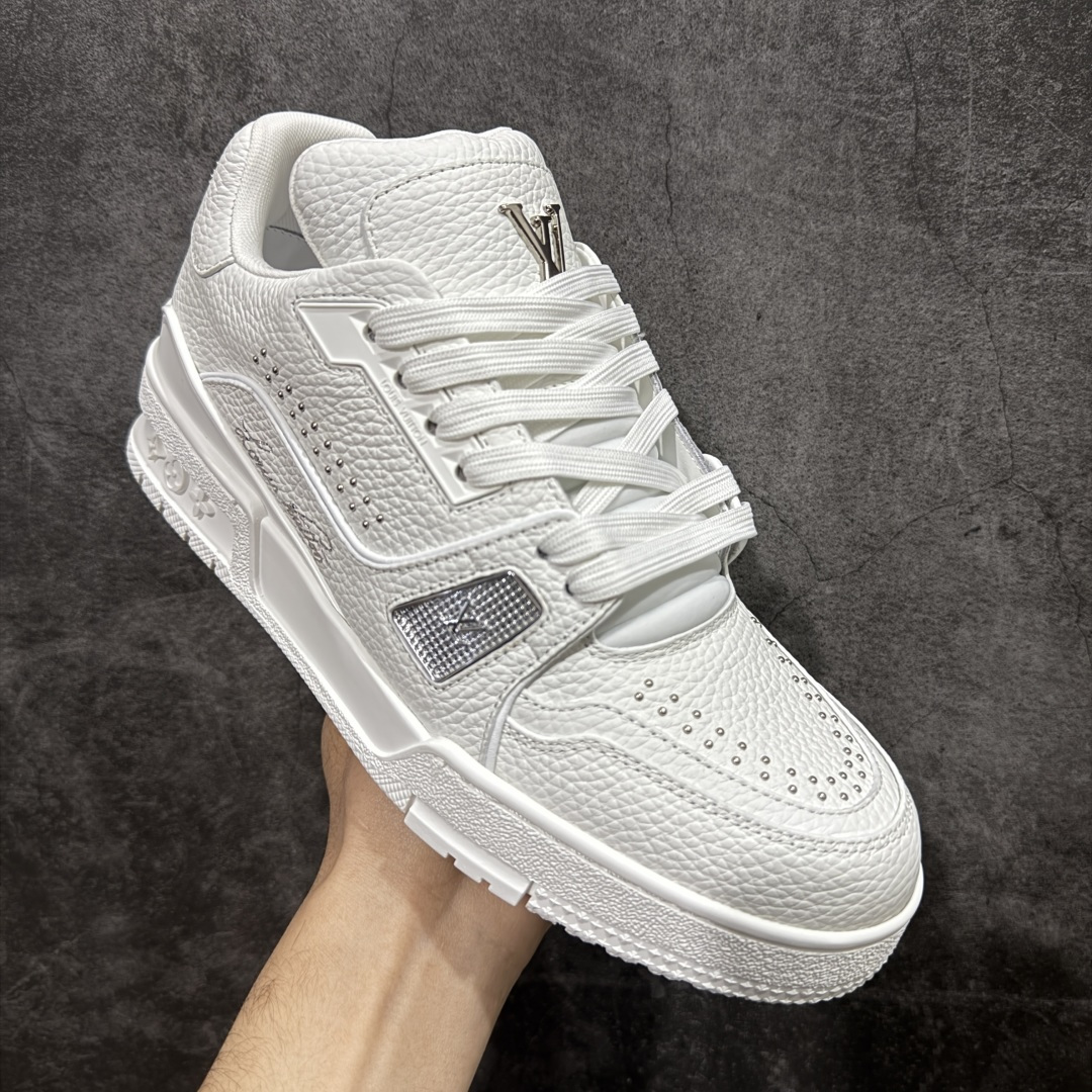 图片[3]-【天花板/Goat版】 市场最强版 没有之一的存在💪🏻 Louis Vuitton LV Trainer 系列全新版上架 手里有正品的可以对比下🆚懂货的看细节‼️ 此版品质是市场从未达到的新高度！ 整体版型 皮料 牛仔布的色差 压花纹路清晰度 后跟版型等等 都可以自行对比[机智]吊打市场所有货，怒甩十条街的那种，直接来正品对比图🆚，欢迎拿市场各大工厂的货来对比！ 尺码：35-45码-选品中心