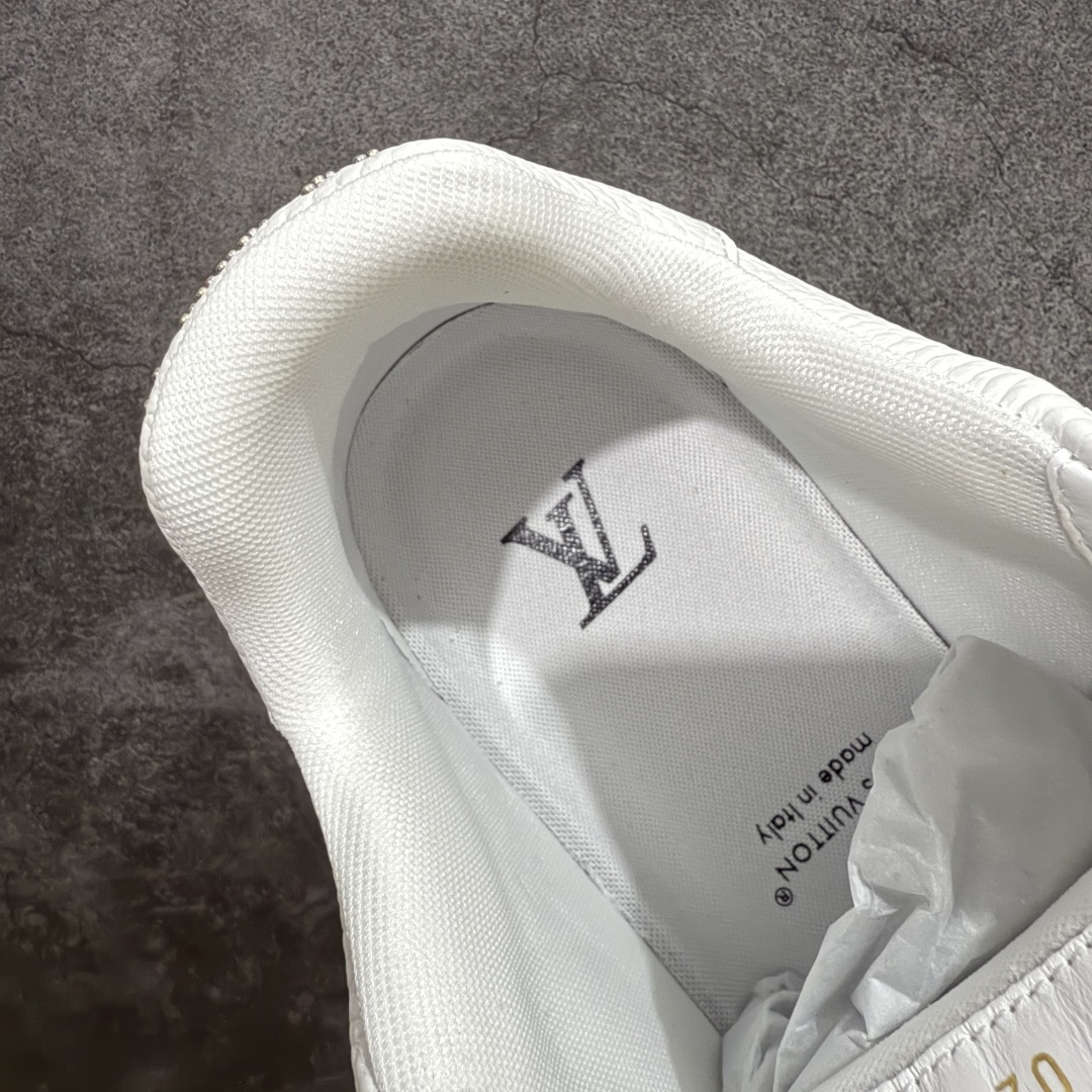 图片[9]-【天花板/Goat版】 市场最强版 没有之一的存在💪🏻 Louis Vuitton LV Trainer 系列全新版上架 手里有正品的可以对比下🆚懂货的看细节‼️ 此版品质是市场从未达到的新高度！ 整体版型 皮料 牛仔布的色差 压花纹路清晰度 后跟版型等等 都可以自行对比[机智]吊打市场所有货，怒甩十条街的那种，直接来正品对比图🆚，欢迎拿市场各大工厂的货来对比！ 尺码：35-45码-选品中心