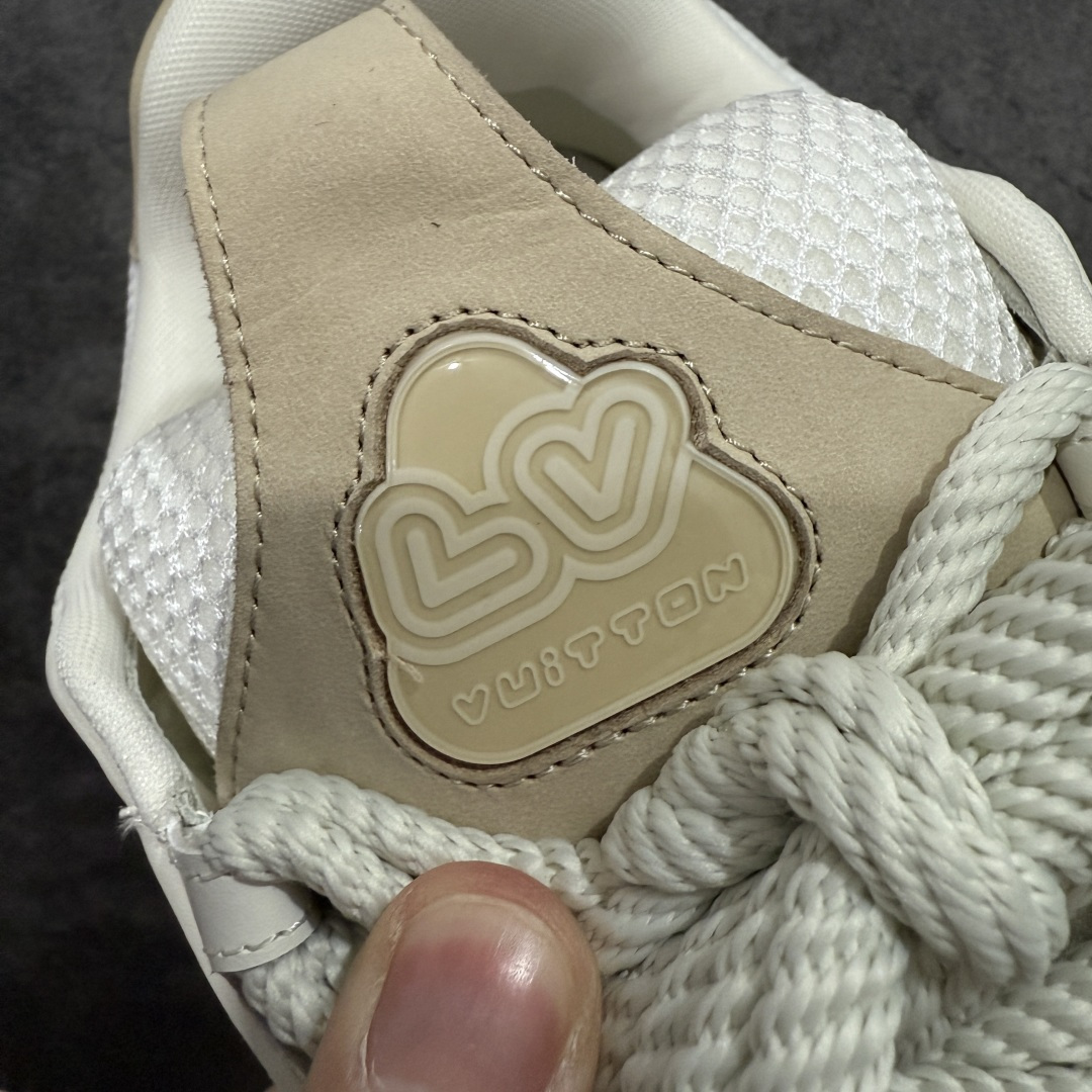 图片[6]-【佛山顶级超A版】Louis Vuitton LV Skate系列 米白 仓库现货 当天可取 佛山超A私人订单 专柜混卖零售专供 所有配色均为购买原版复刻 整体版型 皮料 市场独一无二 后跟版型都可以自行对比[机智]吊打市场所有货 怒甩十条街，欢迎拿市场各大工厂的货来对比！ 鞋舌烫金超正 压印程度秒杀市面90%以上的高端货 新配色陆续开发出货 尺码：39-46-选品中心