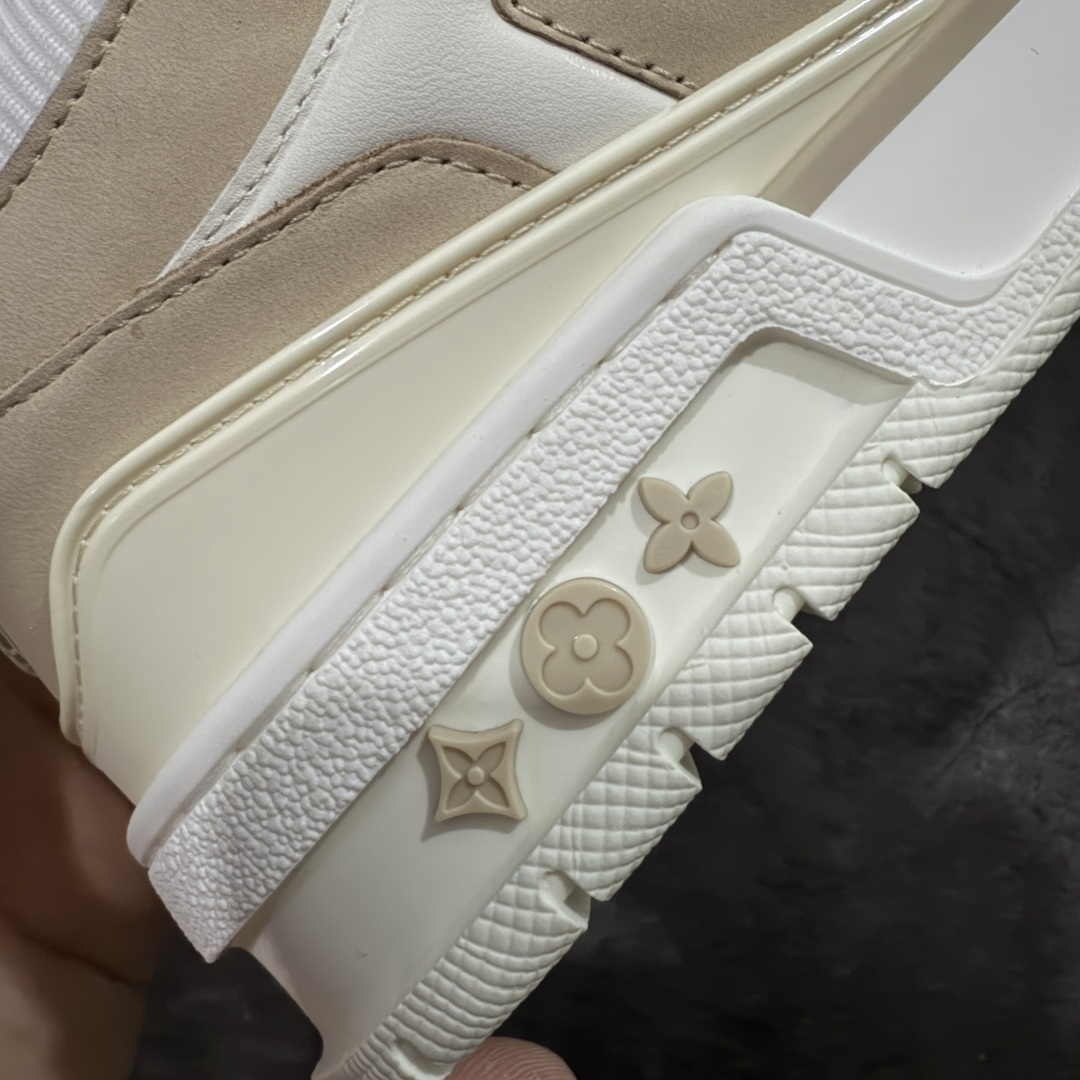 图片[3]-【佛山顶级超A版】Louis Vuitton LV Skate系列 米白 仓库现货 当天可取 佛山超A私人订单 专柜混卖零售专供 所有配色均为购买原版复刻 整体版型 皮料 市场独一无二 后跟版型都可以自行对比[机智]吊打市场所有货 怒甩十条街，欢迎拿市场各大工厂的货来对比！ 鞋舌烫金超正 压印程度秒杀市面90%以上的高端货 新配色陆续开发出货 尺码：39-46-选品中心