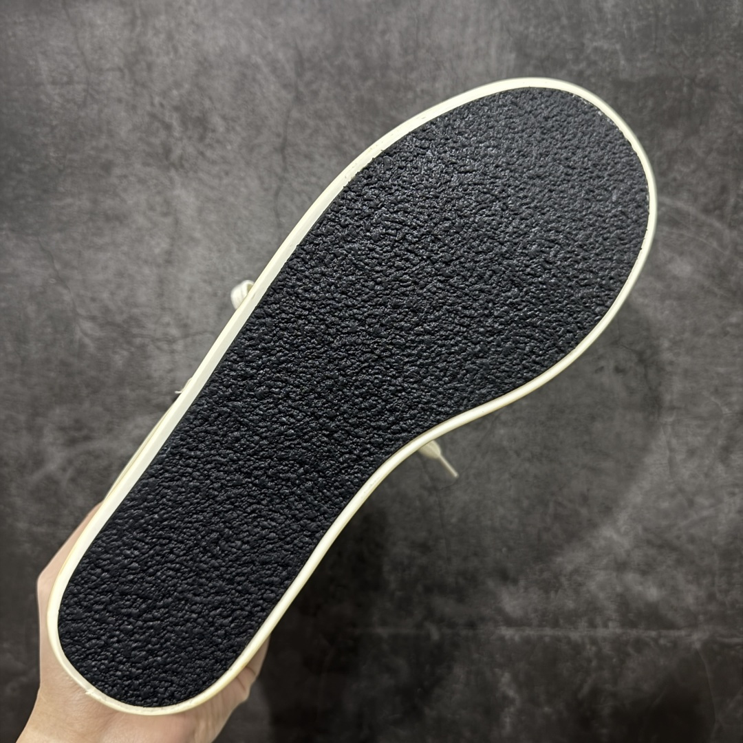 图片[9]-【莞产G版】RO / Rick Owens 瑞克·欧文斯 复古OG元年大耐克 黑白色皮面高帮 【大底】 TPU鞋底➕橡胶底片➕内置软木 【皮料】 东莞原厂进口全新2025年新材质“摔纹粒面水染头层小牛皮” 【鞋带】 鞋带采用水染定织法工艺，高密度之下，透出光泽感！ 【拉链】 RO拉链定制logo刻字、拉顺感十足，无阻断感！ 【鞋头】全黑小牛皮，软糯，轻轻按压有牛皮细细的纹理质感！ 【鞋舌】内里也是全牛皮，一整张牛皮切割，无拼皮、无边角料皮！ 【鞋垫】整张牛皮鞋垫 独家私人开模冲孔！ 【尺码】 ：36 37 38 39 40 41 42 43 44 45 46！ 即将出货47、48！-选品中心