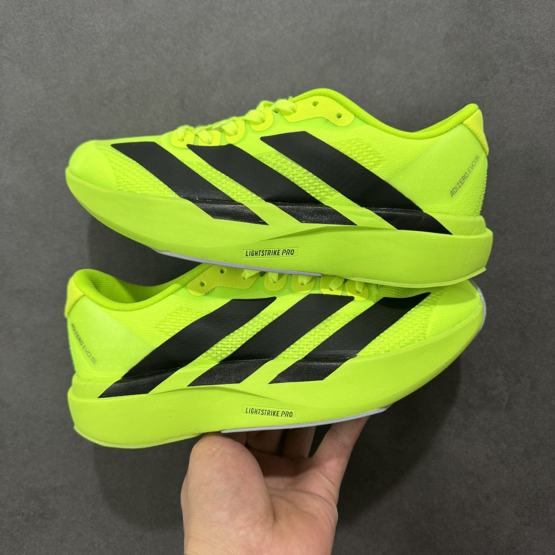 【公司级】Adidas Adizero Evo SL 阿迪超轻透气缓震跑鞋 #以令人难以置信的138克重量,刷新了跑鞋轻量化的记录,阿迪在材料科学和工艺技术上的深厚积累。 #全新鞋款采用Lightweight Upper材料,让穿着者几乎能够体验到一种裸足的感觉 货号:JP7147、JS1183、JP7149、JR5841、JR5840、JR3414、JP3416、JR3415、JQ4576、JQ4578、KI3393、KI3392、 尺码:36-46 编码:GQB210220-选品中心