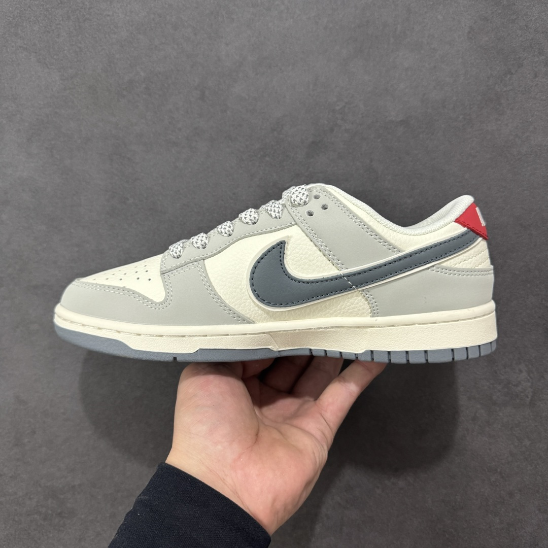 图片[2]-【定制版】Nike SB Dunk Low Supreme联名 米灰红 周年高端定制 低帮休闲板鞋  #定制鞋盒 大厂纯原品质出货 超高清洁度 皮料切割干净无任何毛边 细节完美 货号： JP1628-029  尺码：36 36.5 37.5 38 38.5 39 40 40.5 41 42 42.5 43 44 44.5 45-选品中心