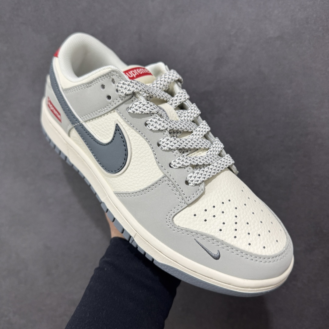 图片[3]-【定制版】Nike SB Dunk Low Supreme联名 米灰红 周年高端定制 低帮休闲板鞋  #定制鞋盒 大厂纯原品质出货 超高清洁度 皮料切割干净无任何毛边 细节完美 货号： JP1628-029  尺码：36 36.5 37.5 38 38.5 39 40 40.5 41 42 42.5 43 44 44.5 45-选品中心