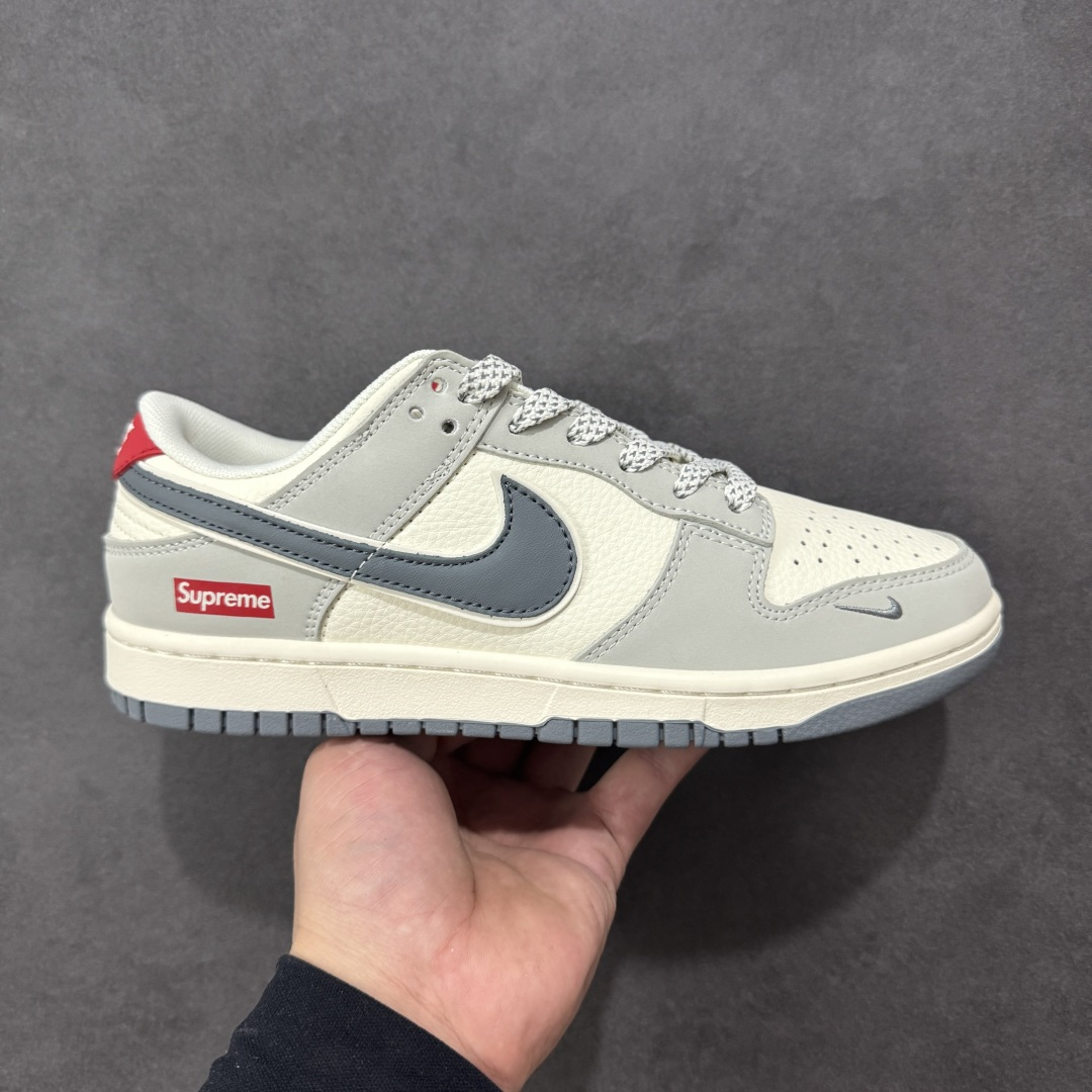 【定制版】Nike SB Dunk Low Supreme联名 米灰红 周年高端定制 低帮休闲板鞋  #定制鞋盒 大厂纯原品质出货 超高清洁度 皮料切割干净无任何毛边 细节完美 货号： JP1628-029  尺码：36 36.5 37.5 38 38.5 39 40 40.5 41 42 42.5 43 44 44.5 45-选品中心