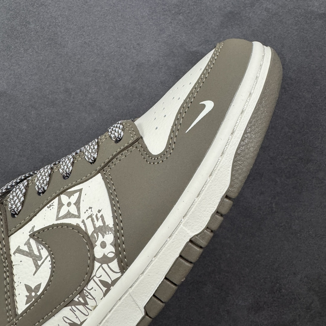 图片[5]-【定制版】Nike SB Dunk Low 联名 奶茶米白 高端定制 低帮休闲板鞋 XD1588-239  #定制鞋盒 大厂纯原品质出货 超高清洁度 皮料切割干净无任何毛边 细节完美   尺码：36 36.5 37.5 38 38.5 39 40 40.5 41 42 42.5 43 44 44.5 45 编码：HXSB330340-选品中心