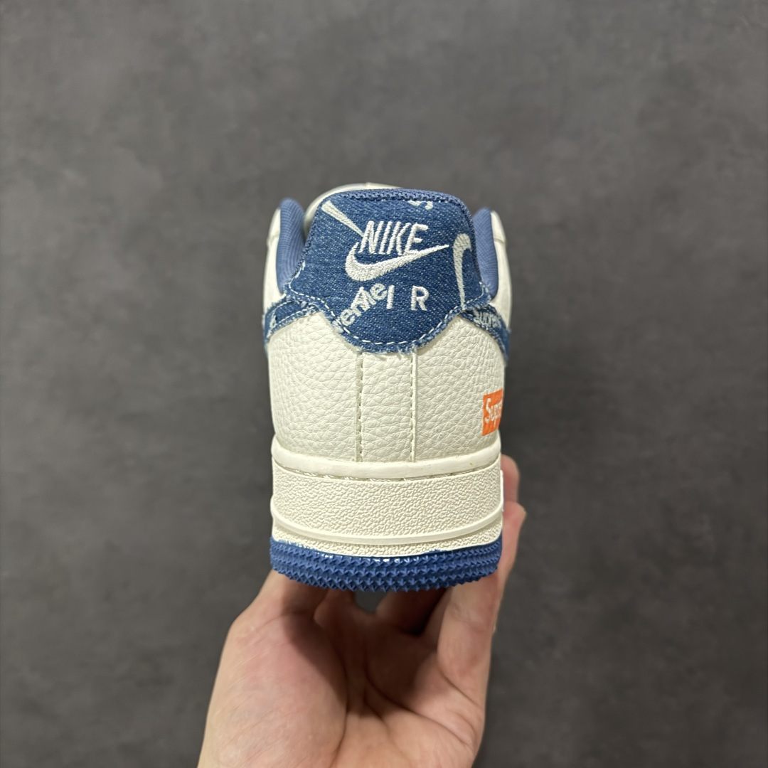图片[4]-【定制版】Nike Air Force 1 \’07 Low “Supreme联名——牛仔米蓝四勾”空军一号 高端定制 低帮 运动鞋 休闲鞋 折边针车 工艺难度大 原楦头原纸板 原装鞋盒 定制五金配件 内置全掌气垫 原厂鞋底 货号：QW5606-263 尺码：36 36.5 37.5 38 38.5 39 40 40.5 41 42 42.5 43 44 44.5 45 编码： HXSB310320-选品中心