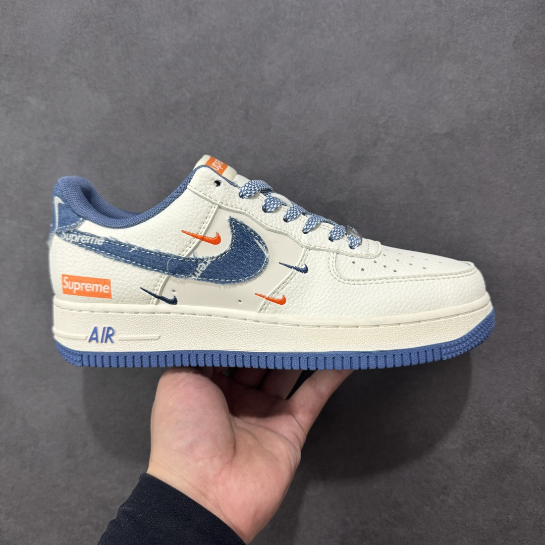 【定制版】Nike Air Force 1 \'07 Low “Supreme联名——牛仔米蓝四勾”空军一号 高端定制 低帮 运动鞋 休闲鞋 折边针车 工艺难度大 原楦头原纸板 原装鞋盒 定制五金配件 内置全掌气垫 原厂鞋底 货号：QW5606-263 尺码：36 36.5 37.5 38 38.5 39 40 40.5 41 42 42.5 43 44 44.5 45 编码： HXSB310320-选品中心