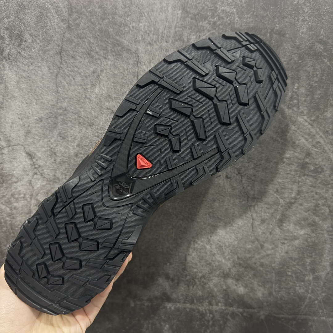 图片[9]-【GOAT纯原版】SALOMON 萨洛蒙 XA PRO 3D 户外运动 网布减震防滑透气 低帮跑步鞋 男女同款绿棕色 马毛 马年限定477974 全新品质 巅峰之作 所有配色均购物原版拆解1：1开发 原材料打造 非市场公版便宜货 私模大底 清洁度比市场所有版本都高 全套原纸板楦头开发 原厂网布配套 确保原汁原味 完美呈现版型 原档数据独家私模五层组合大底 男女鞋同步官方开发至47 原装Ortholite轻量化鞋垫 中底布带钢印编号 原厂TPU锁扣 进口港宝加持 后跟自然饱满 还原公司包裹性 鞋面采用SENSIFT贴合技术 全方位贴合包裹脚型 鞋跟部鞋底牵引设计 提供强大的抓地性能 更适应野外崎岖不平的道路 其3D ADVANCED CHASSIS底盘 材料轻量大化 钉齿设计更具稳定性 防护性 鞋底易磨损区运用CONTAGRIP高耐磨材料 应对城市硬质路面长距离跑考验 尺码：36 36.5 37.5 38 38.5 39 40 40.5 41 42 42.5 43 44 45 46 47-选品中心