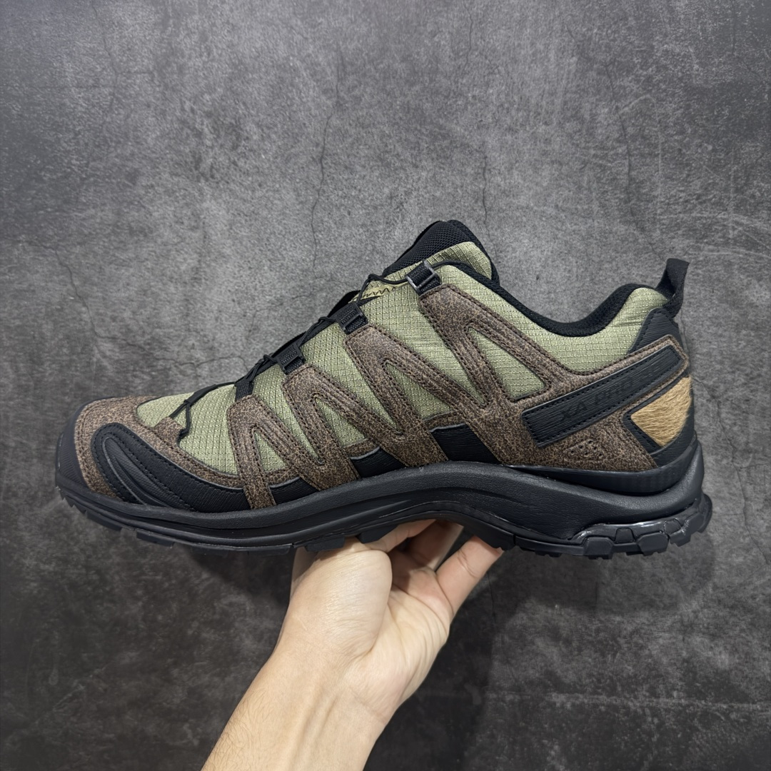 图片[2]-【GOAT纯原版】SALOMON 萨洛蒙 XA PRO 3D 户外运动 网布减震防滑透气 低帮跑步鞋 男女同款绿棕色 马毛 马年限定477974 全新品质 巅峰之作 所有配色均购物原版拆解1：1开发 原材料打造 非市场公版便宜货 私模大底 清洁度比市场所有版本都高 全套原纸板楦头开发 原厂网布配套 确保原汁原味 完美呈现版型 原档数据独家私模五层组合大底 男女鞋同步官方开发至47 原装Ortholite轻量化鞋垫 中底布带钢印编号 原厂TPU锁扣 进口港宝加持 后跟自然饱满 还原公司包裹性 鞋面采用SENSIFT贴合技术 全方位贴合包裹脚型 鞋跟部鞋底牵引设计 提供强大的抓地性能 更适应野外崎岖不平的道路 其3D ADVANCED CHASSIS底盘 材料轻量大化 钉齿设计更具稳定性 防护性 鞋底易磨损区运用CONTAGRIP高耐磨材料 应对城市硬质路面长距离跑考验 尺码：36 36.5 37.5 38 38.5 39 40 40.5 41 42 42.5 43 44 45 46 47-选品中心