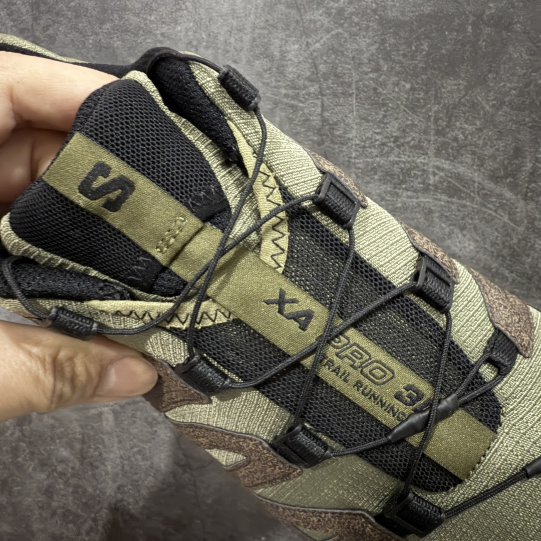 图片[4]-【GOAT纯原版】SALOMON 萨洛蒙 XA PRO 3D 户外运动 网布减震防滑透气 低帮跑步鞋 男女同款绿棕色 马毛 马年限定477974 全新品质 巅峰之作 所有配色均购物原版拆解1：1开发 原材料打造 非市场公版便宜货 私模大底 清洁度比市场所有版本都高 全套原纸板楦头开发 原厂网布配套 确保原汁原味 完美呈现版型 原档数据独家私模五层组合大底 男女鞋同步官方开发至47 原装Ortholite轻量化鞋垫 中底布带钢印编号 原厂TPU锁扣 进口港宝加持 后跟自然饱满 还原公司包裹性 鞋面采用SENSIFT贴合技术 全方位贴合包裹脚型 鞋跟部鞋底牵引设计 提供强大的抓地性能 更适应野外崎岖不平的道路 其3D ADVANCED CHASSIS底盘 材料轻量大化 钉齿设计更具稳定性 防护性 鞋底易磨损区运用CONTAGRIP高耐磨材料 应对城市硬质路面长距离跑考验 尺码：36 36.5 37.5 38 38.5 39 40 40.5 41 42 42.5 43 44 45 46 47-选品中心