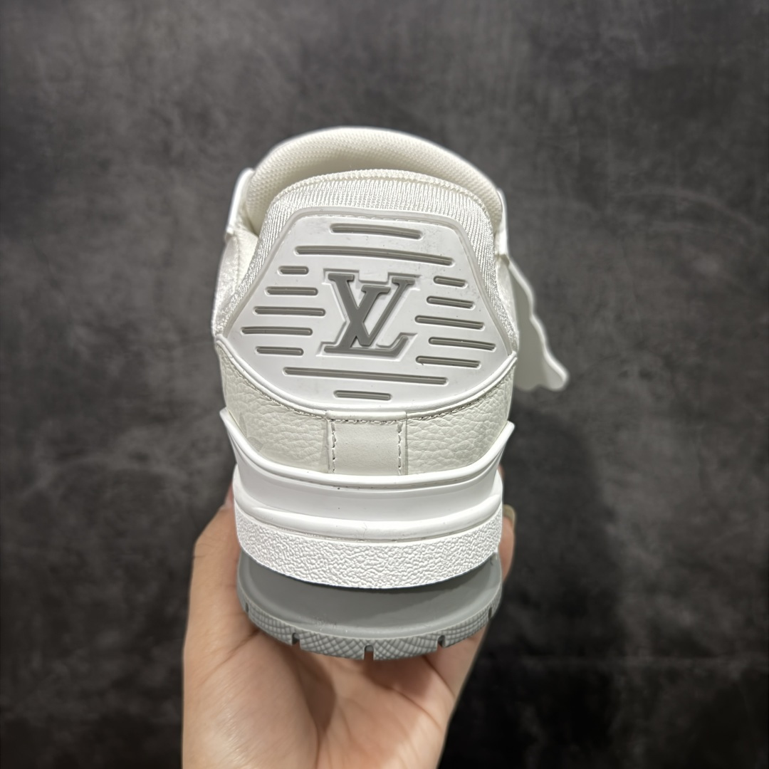 图片[4]-【莞产YS版本】Louis Vuitton Trainer lv时装走秀运动鞋 完美鞋型超高的清洁度 零毛边线头瑕疵 全套原楦原纸版原鞋开模 全网最具灵魂的版型 正确原装黄色鞋盒 正确中底印花 鞋面印花3D高频深度立体 全鞋电脑针车 紧密相连 针距密度一致 环保乳胶注塑鞋垫 厚度脚感还原原版 皮面裁剪部位 统一油边封口工艺 原装橡胶大底含胶量大底组合零偏差 专柜全套包装 防尘袋 说明书 质保卡 男女鞋 尺码： 35 36 37 38 39 40 41 42 43 44 45-选品中心