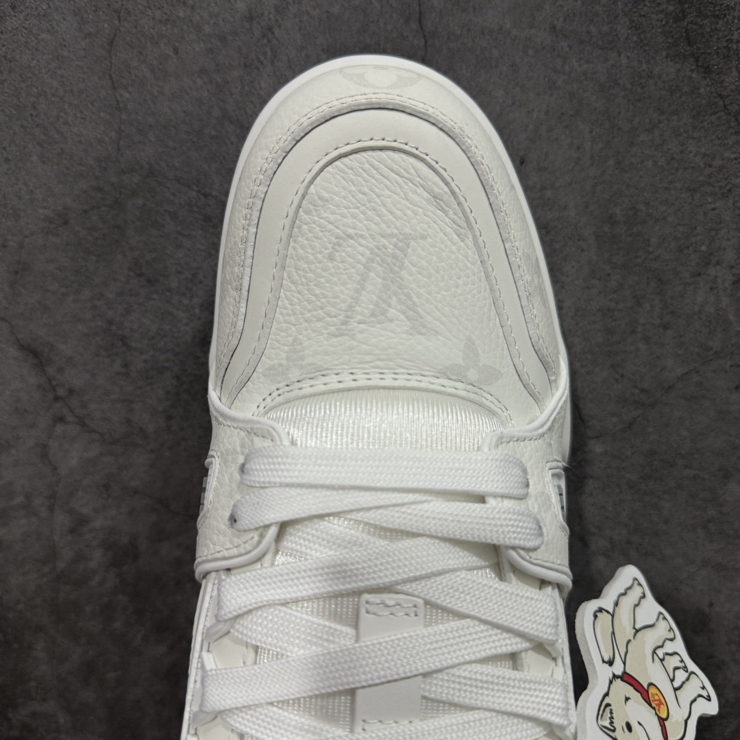 图片[5]-【莞产YS版本】Louis Vuitton Trainer lv时装走秀运动鞋 完美鞋型超高的清洁度 零毛边线头瑕疵 全套原楦原纸版原鞋开模 全网最具灵魂的版型 正确原装黄色鞋盒 正确中底印花 鞋面印花3D高频深度立体 全鞋电脑针车 紧密相连 针距密度一致 环保乳胶注塑鞋垫 厚度脚感还原原版 皮面裁剪部位 统一油边封口工艺 原装橡胶大底含胶量大底组合零偏差 专柜全套包装 防尘袋 说明书 质保卡 男女鞋 尺码： 35 36 37 38 39 40 41 42 43 44 45-选品中心