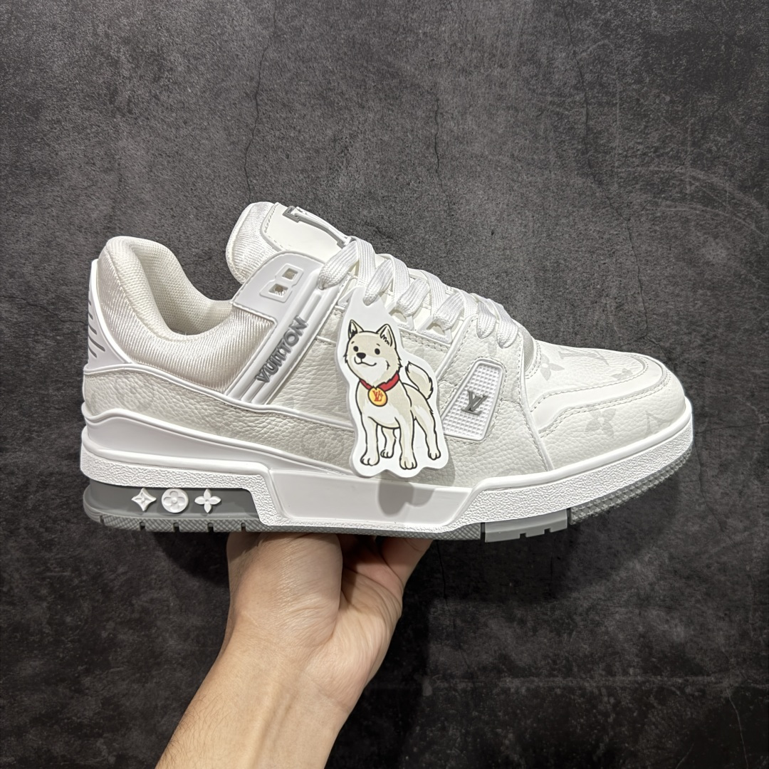 【莞产YS版本】Louis Vuitton Trainer lv时装走秀运动鞋 完美鞋型超高的清洁度 零毛边线头瑕疵 全套原楦原纸版原鞋开模 全网最具灵魂的版型 正确原装黄色鞋盒 正确中底印花 鞋面印花3D高频深度立体 全鞋电脑针车 紧密相连 针距密度一致 环保乳胶注塑鞋垫 厚度脚感还原原版 皮面裁剪部位 统一油边封口工艺 原装橡胶大底含胶量大底组合零偏差 专柜全套包装 防尘袋 说明书 质保卡 男女鞋 尺码: 35 36 37 38 39 40 41 42 43 44 45-选品中心