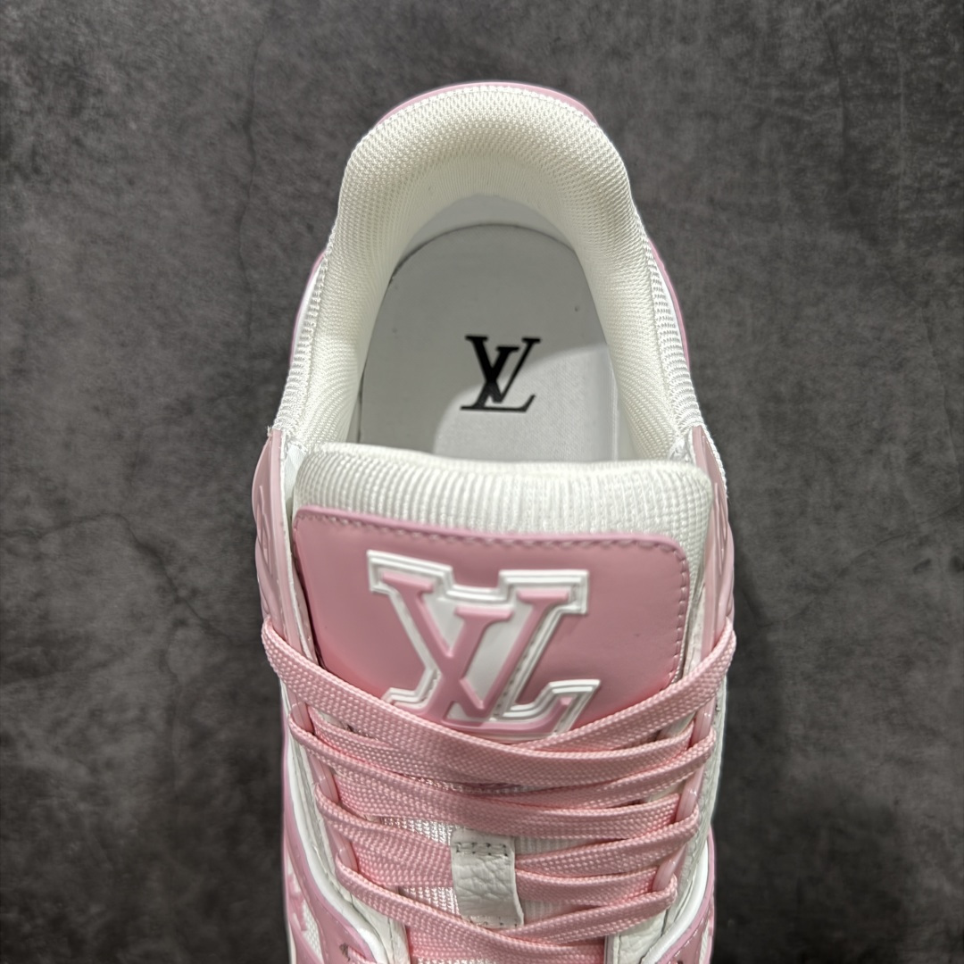 图片[8]-【莞产YS版本】Louis Vuitton Trainer lv时装走秀运动鞋 完美鞋型超高的清洁度 零毛边线头瑕疵 全套原楦原纸版原鞋开模 全网最具灵魂的版型 正确原装黄色鞋盒 正确中底印花 鞋面印花3D高频深度立体 全鞋电脑针车 紧密相连 针距密度一致 环保乳胶注塑鞋垫 厚度脚感还原原版 皮面裁剪部位 统一油边封口工艺 原装橡胶大底含胶量大底组合零偏差 专柜全套包装 防尘袋 说明书 质保卡 男女鞋 尺码： 35 36 37 38 39 40 41 42 43 44 45-选品中心
