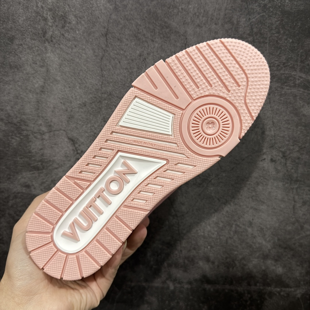 图片[9]-【莞产YS版本】Louis Vuitton Trainer lv时装走秀运动鞋 完美鞋型超高的清洁度 零毛边线头瑕疵 全套原楦原纸版原鞋开模 全网最具灵魂的版型 正确原装黄色鞋盒 正确中底印花 鞋面印花3D高频深度立体 全鞋电脑针车 紧密相连 针距密度一致 环保乳胶注塑鞋垫 厚度脚感还原原版 皮面裁剪部位 统一油边封口工艺 原装橡胶大底含胶量大底组合零偏差 专柜全套包装 防尘袋 说明书 质保卡 男女鞋 尺码： 35 36 37 38 39 40 41 42 43 44 45-选品中心