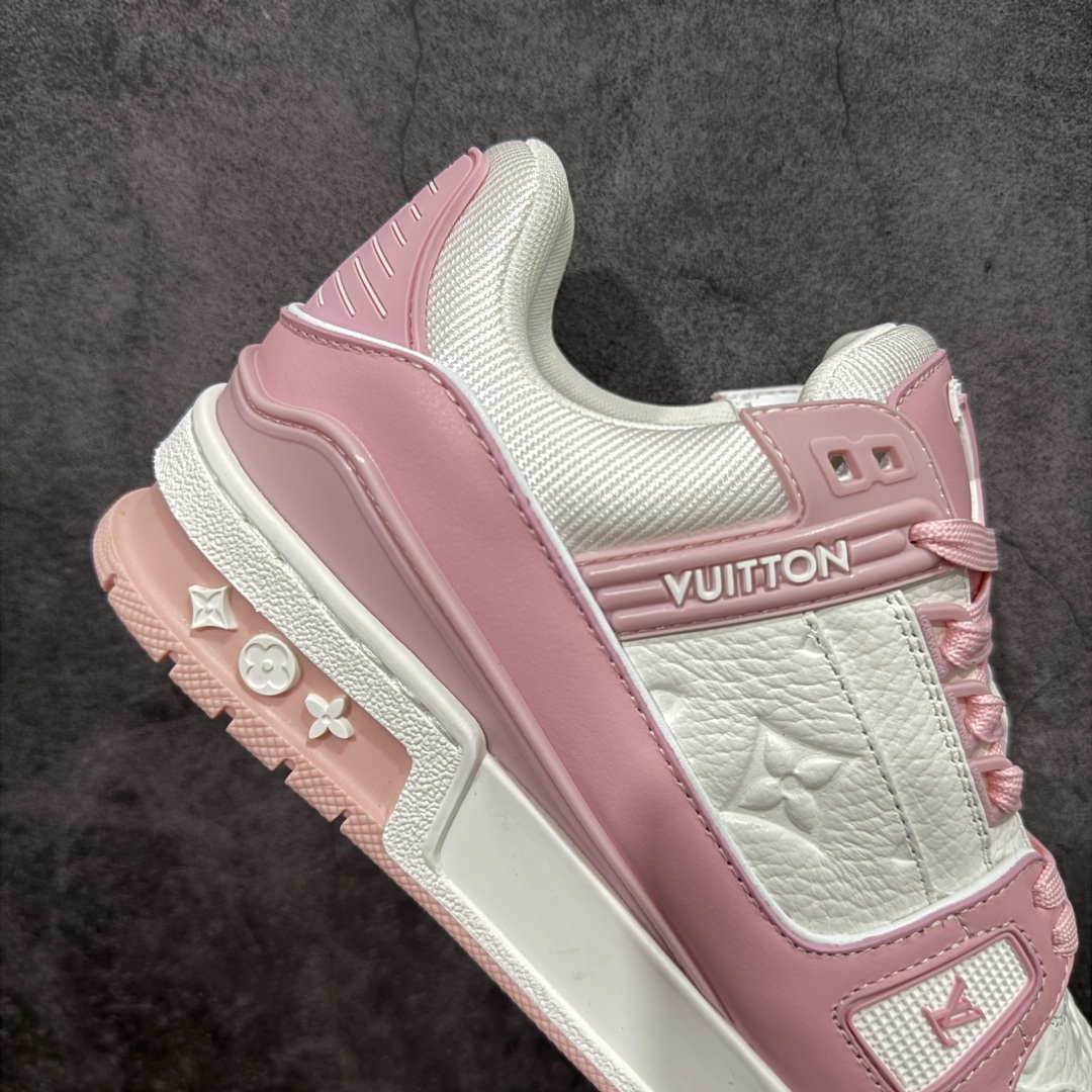 图片[7]-【莞产YS版本】Louis Vuitton Trainer lv时装走秀运动鞋 完美鞋型超高的清洁度 零毛边线头瑕疵 全套原楦原纸版原鞋开模 全网最具灵魂的版型 正确原装黄色鞋盒 正确中底印花 鞋面印花3D高频深度立体 全鞋电脑针车 紧密相连 针距密度一致 环保乳胶注塑鞋垫 厚度脚感还原原版 皮面裁剪部位 统一油边封口工艺 原装橡胶大底含胶量大底组合零偏差 专柜全套包装 防尘袋 说明书 质保卡 男女鞋 尺码： 35 36 37 38 39 40 41 42 43 44 45-选品中心