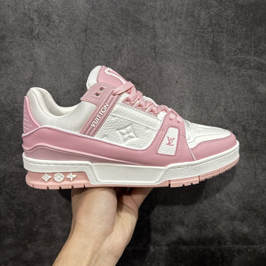 【莞产YS版本】Louis Vuitton Trainer lv时装走秀运动鞋 完美鞋型超高的清洁度 零毛边线头瑕疵 全套原楦原纸版原鞋开模 全网最具灵魂的版型 正确原装黄色鞋盒 正确中底印花 鞋面印花3D高频深度立体 全鞋电脑针车 紧密相连 针距密度一致 环保乳胶注塑鞋垫 厚度脚感还原原版 皮面裁剪部位 统一油边封口工艺 原装橡胶大底含胶量大底组合零偏差 专柜全套包装 防尘袋 说明书 质保卡 男女鞋 尺码: 35 36 37 38 39 40 41 42 43 44 45-选品中心