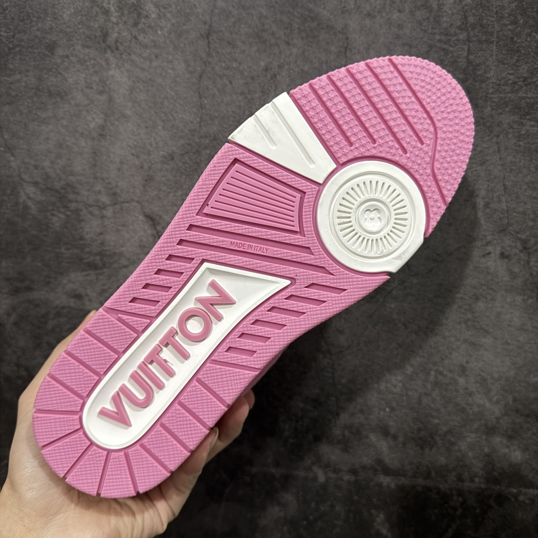 图片[9]-【莞产YS版本】Louis Vuitton Trainer lv时装走秀运动鞋 完美鞋型超高的清洁度 零毛边线头瑕疵 全套原楦原纸版原鞋开模 全网最具灵魂的版型 正确原装黄色鞋盒 正确中底印花 鞋面印花3D高频深度立体 全鞋电脑针车 紧密相连 针距密度一致 环保乳胶注塑鞋垫 厚度脚感还原原版 皮面裁剪部位 统一油边封口工艺 原装橡胶大底含胶量大底组合零偏差 专柜全套包装 防尘袋 说明书 质保卡 男女鞋 尺码： 35 36 37 38 39 40 41 42 43 44 45-选品中心